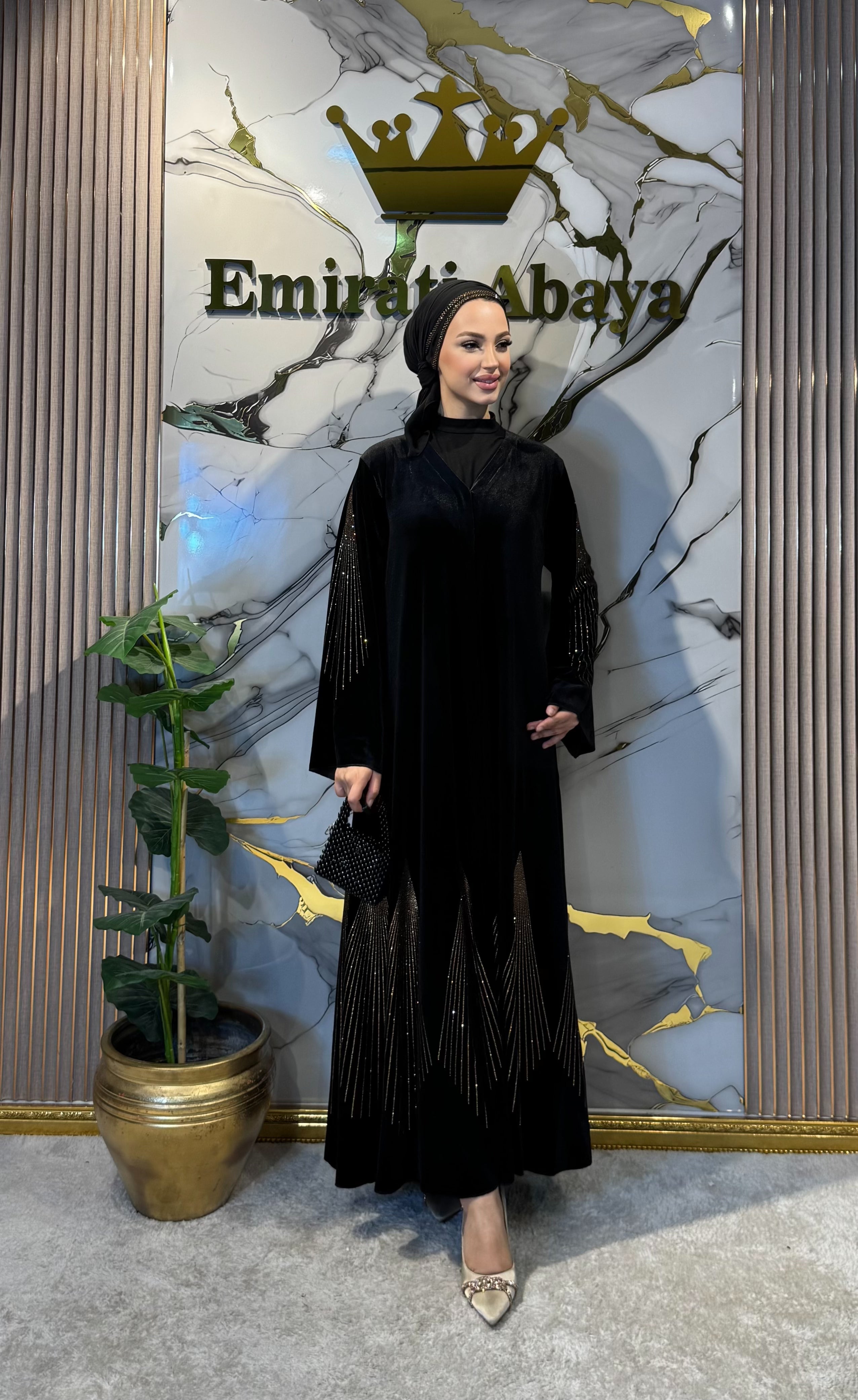 Gold Taş Desenli Siyah Kadife Abaya