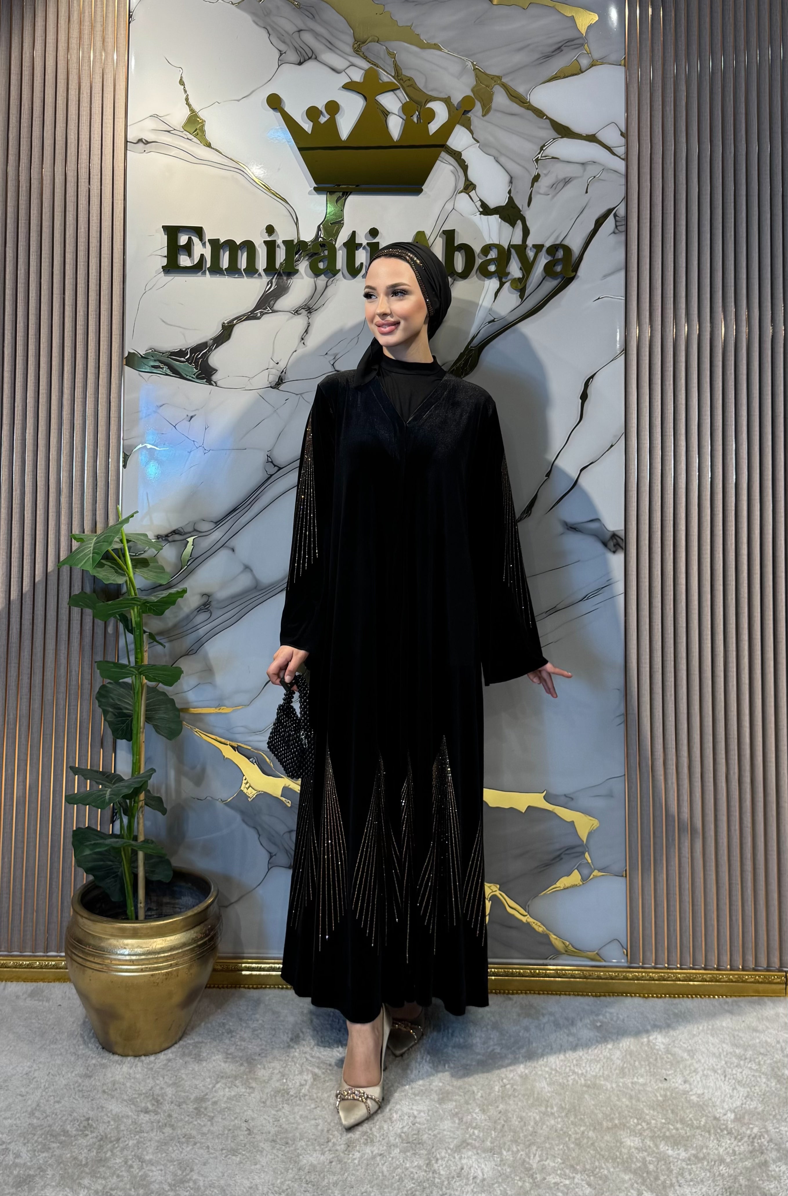 Gold Taş Desenli Siyah Kadife Abaya