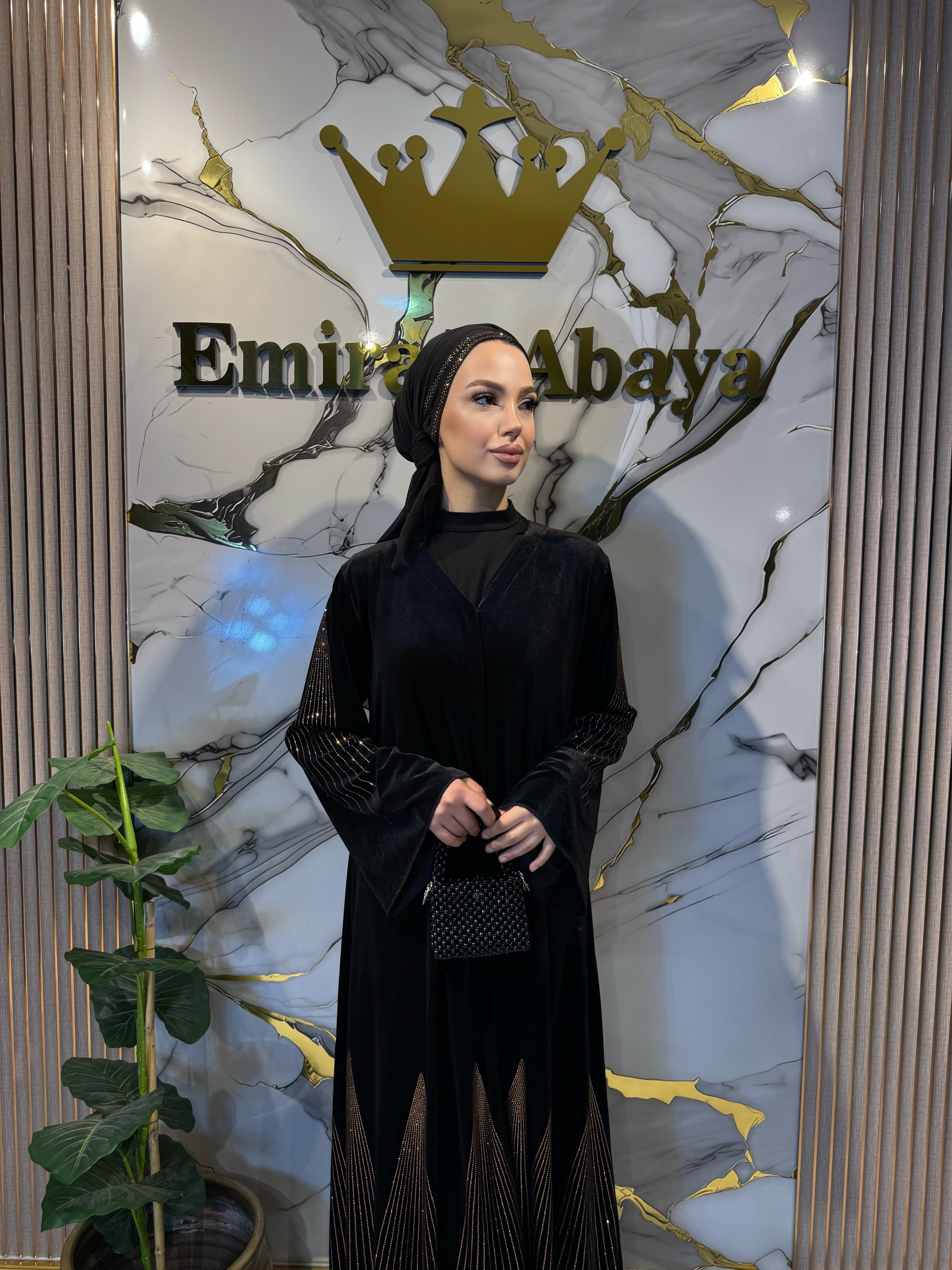 Gold Taş Desenli Siyah Kadife Abaya