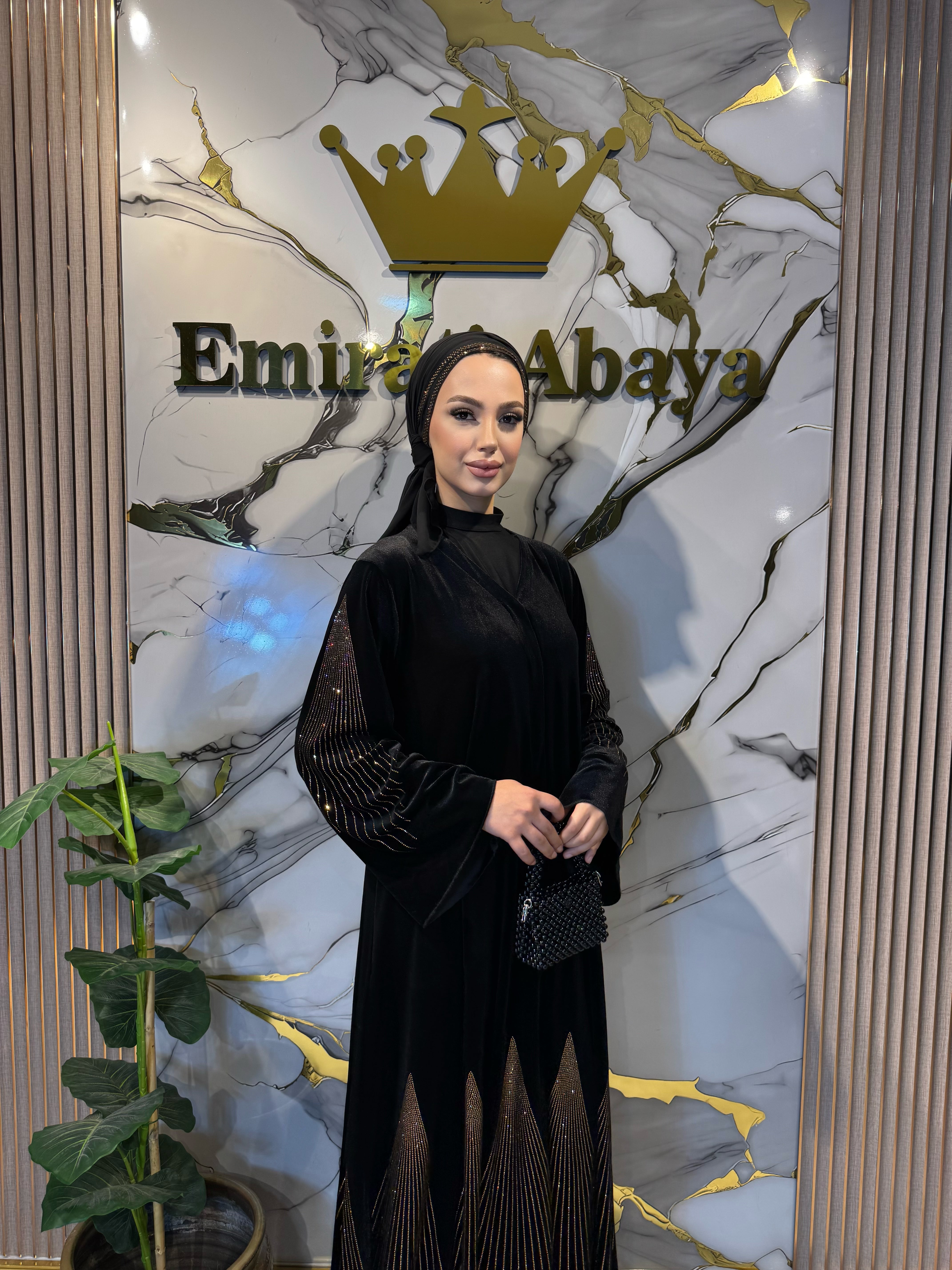 Gold Taş Desenli Siyah Kadife Abaya