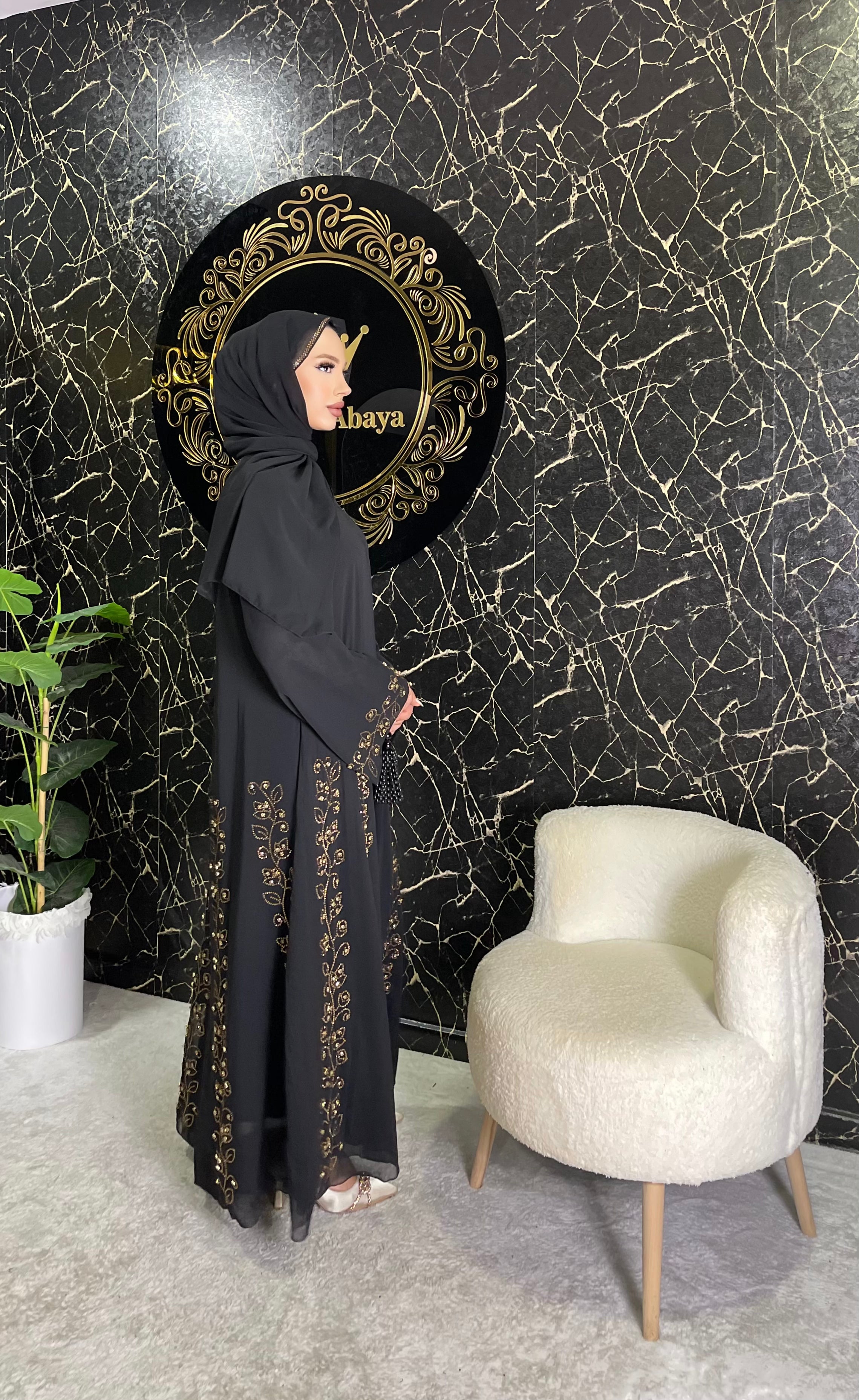 Gold Taşlı Çiçek Dalı Desenli Siyah Şifon Abaya