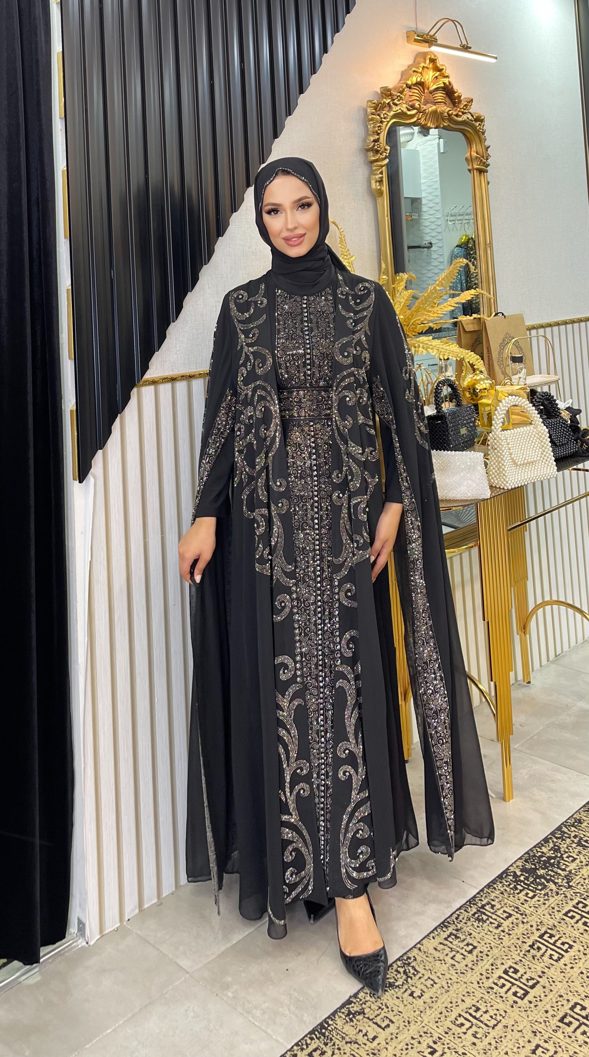 Hematit Taş İşlemeli Cape Kollu Siyah Şifon Abaya