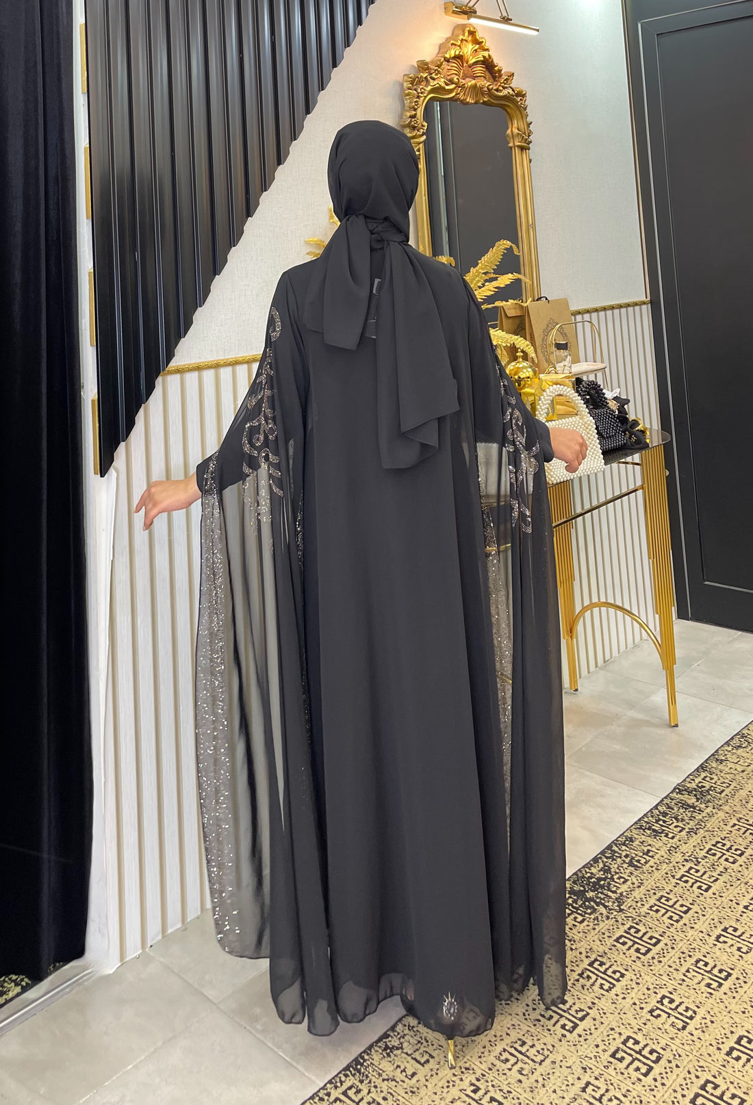 Hematit Taş İşlemeli Cape Kollu Siyah Şifon Abaya