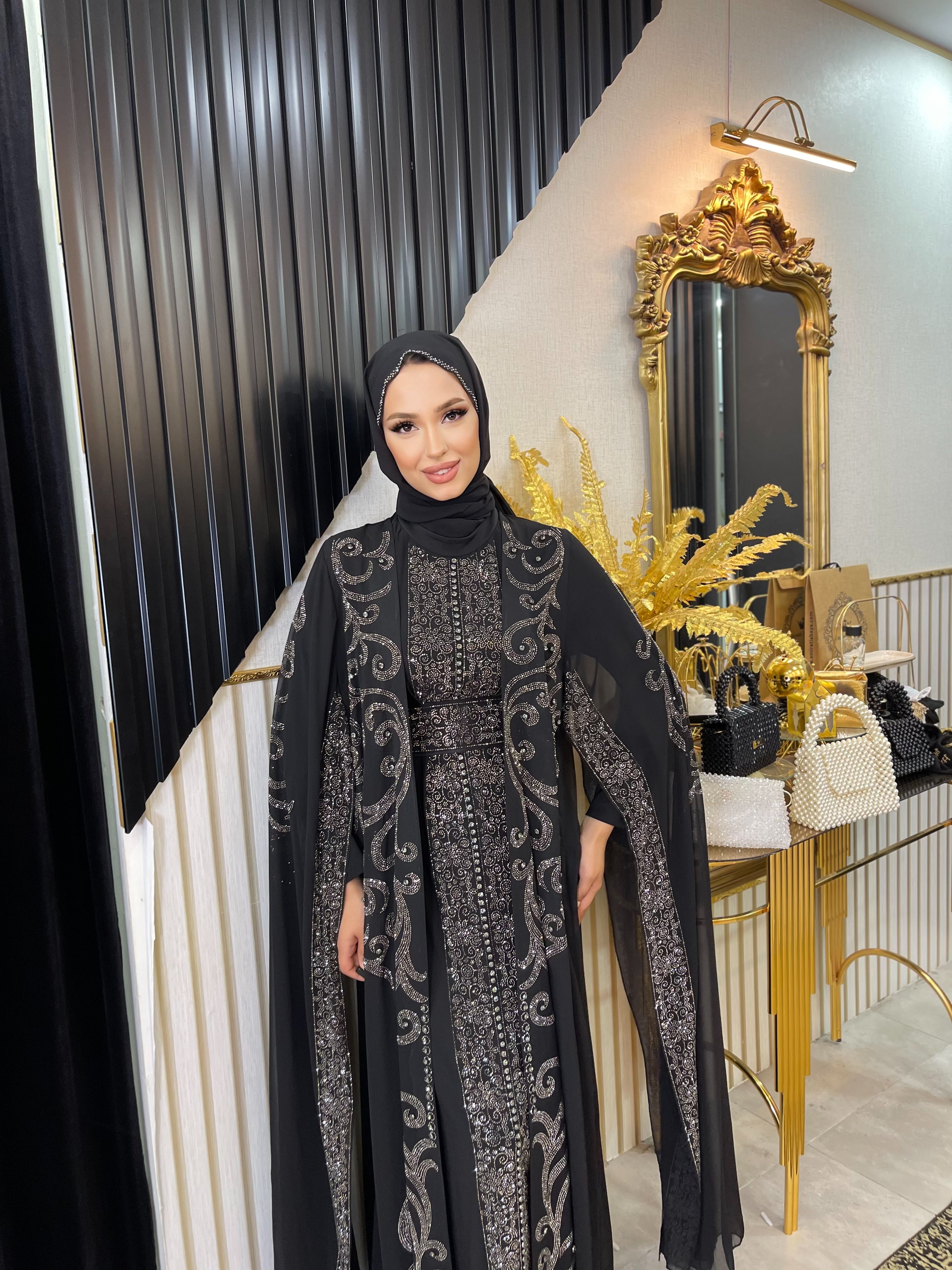 Hematit Taş İşlemeli Cape Kollu Siyah Şifon Abaya