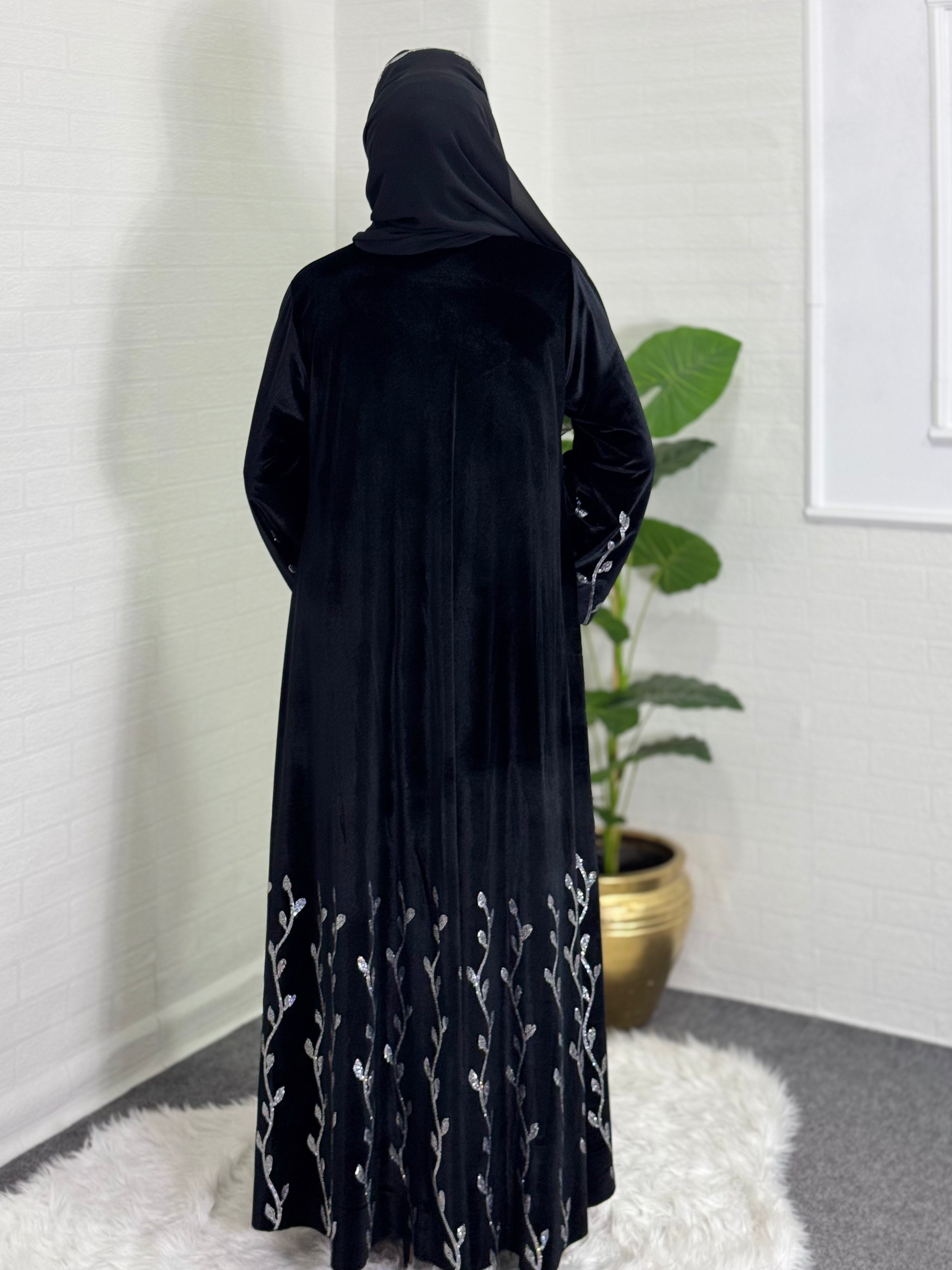 Etekleri Çiçek Desenli Swarovski Taşlı Siyah Kadife Abaya