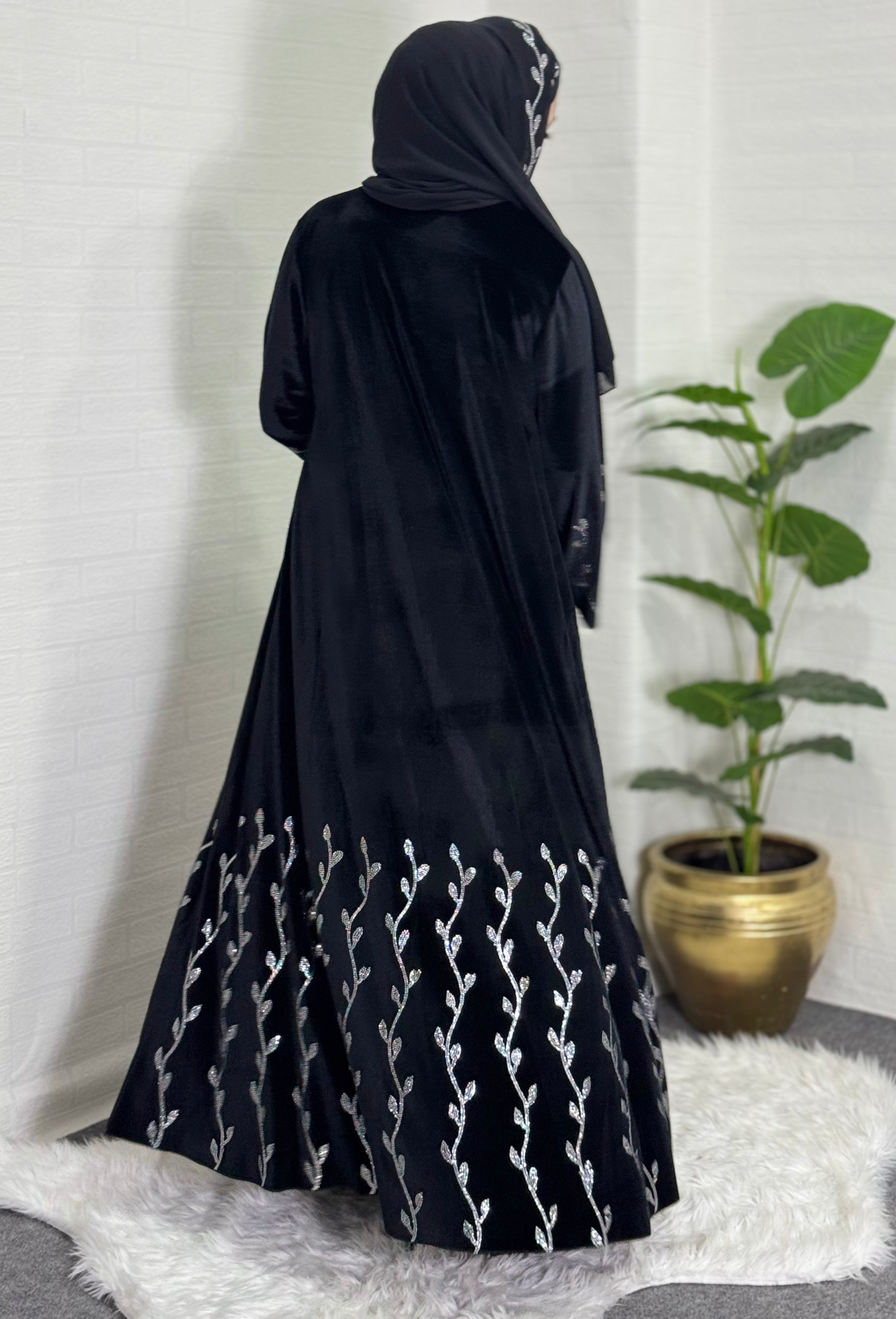 Etekleri Çiçek Desenli Swarovski Taşlı Siyah Kadife Abaya