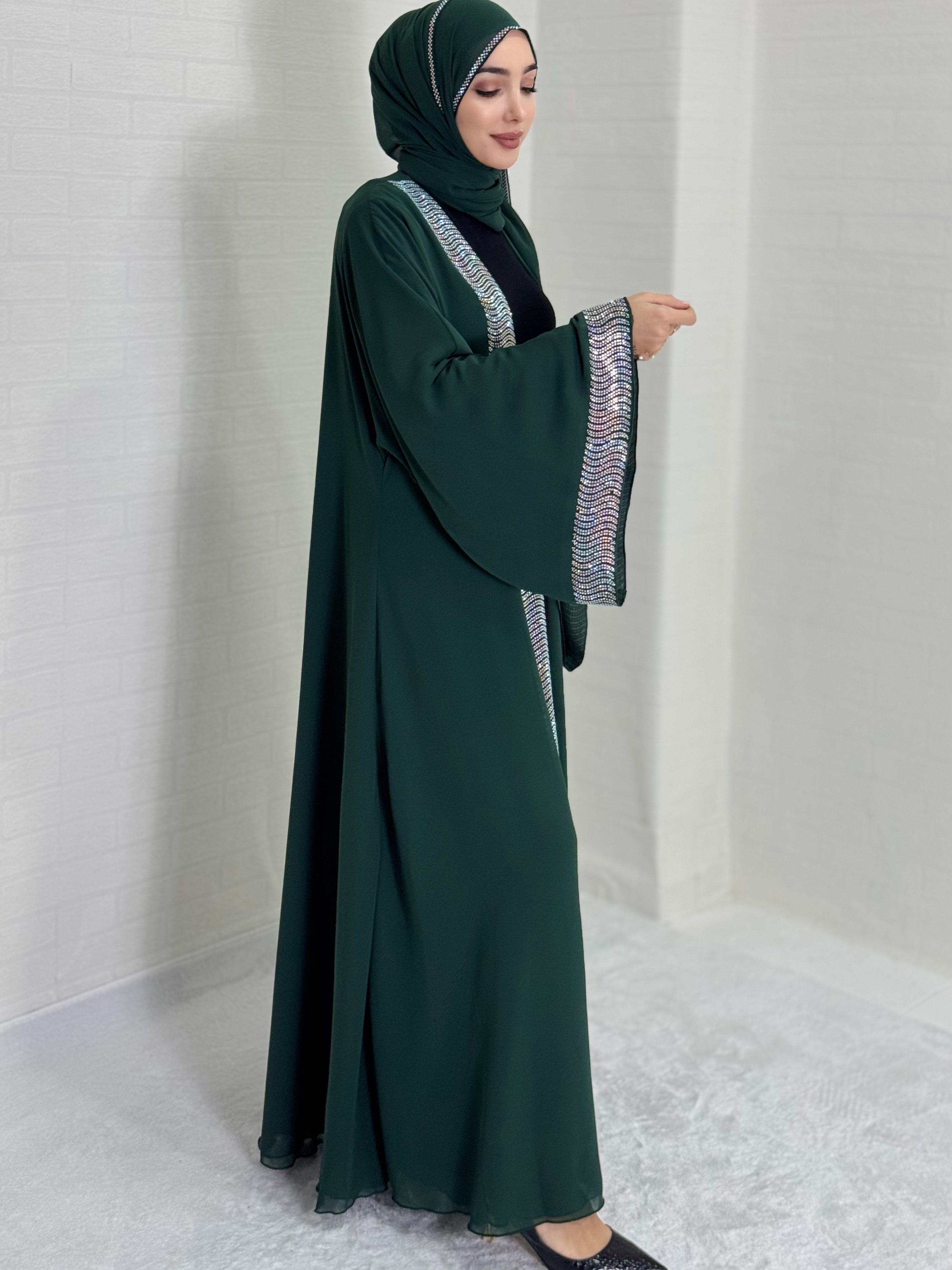 Önü Swarovski Taşlı Şık Yeşil Abaya