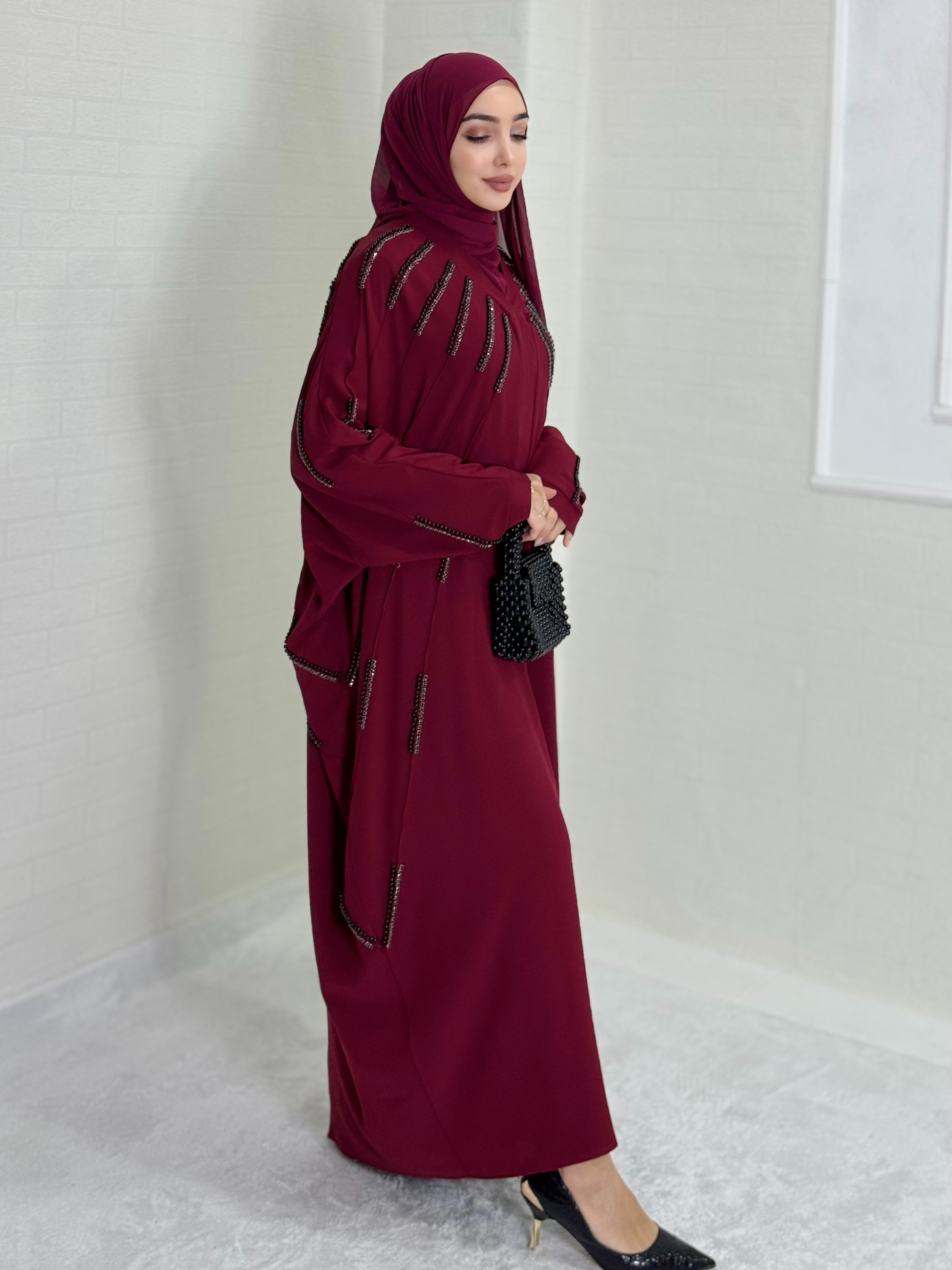 Önü İncilı ve Siyah Taşlı Şifon Bordo Abaya