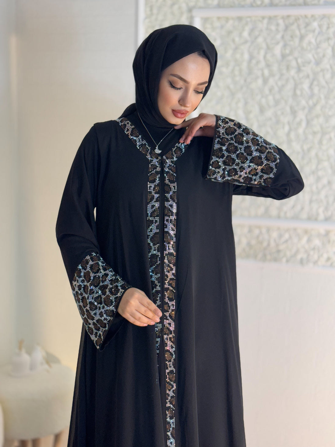 Taşlı Leopar  Desenli Siyah Şifon Abaya