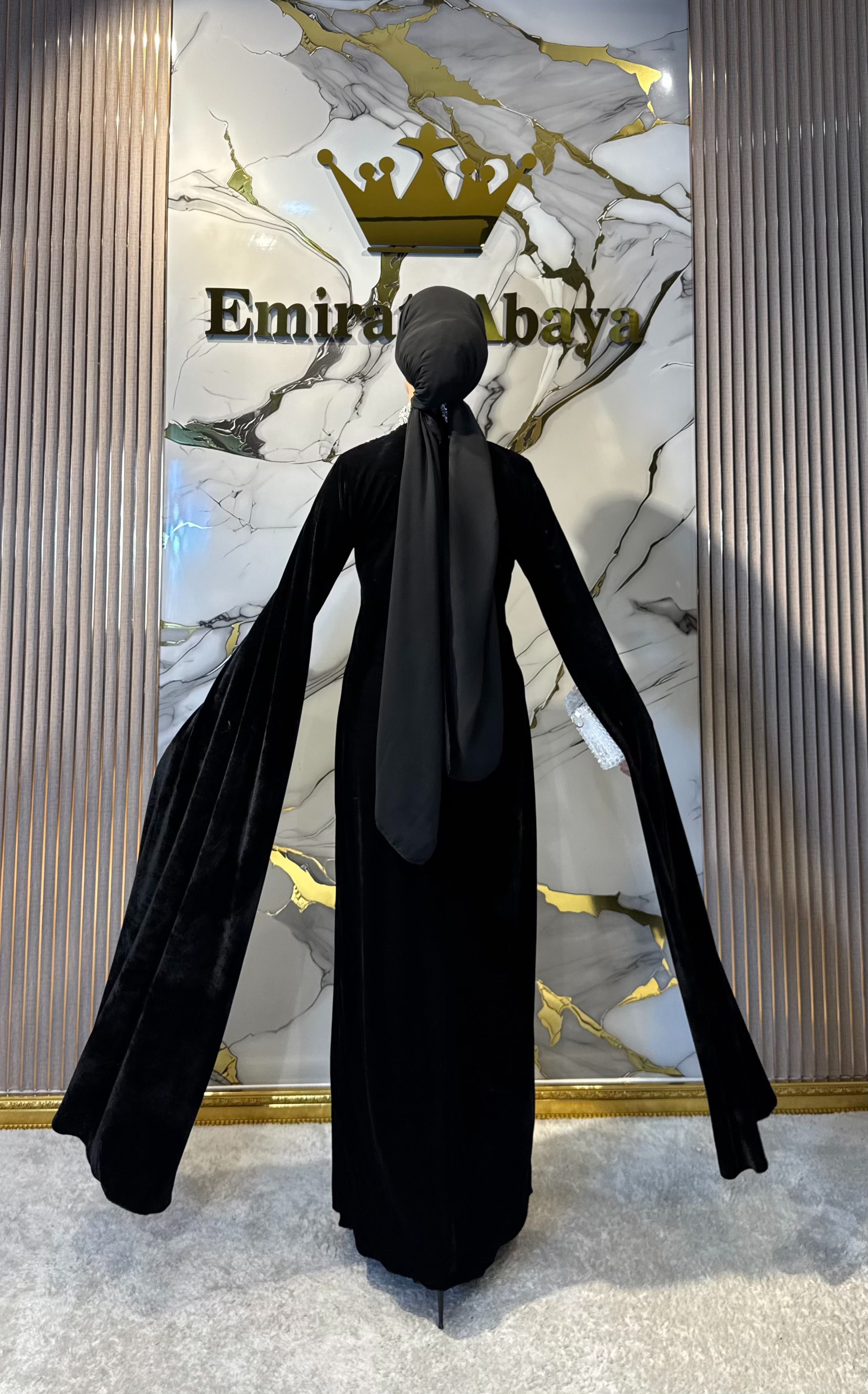 Uzun Kollu El İşçiliği Beyaz Taşlı Siyah Kadife Abaya