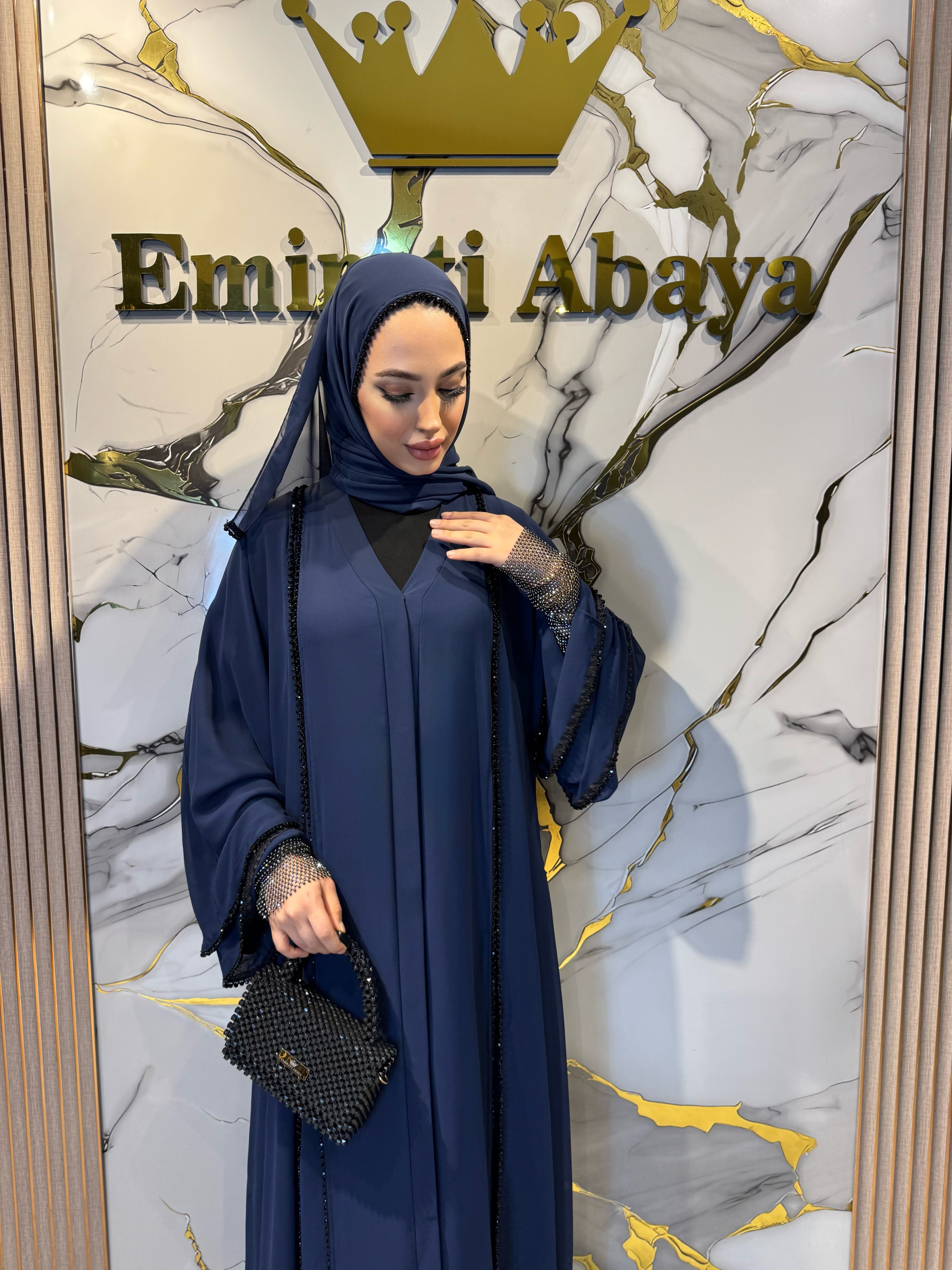 Önü Yırtmaçlı Siyah Boncuklu Larcivet Abaya