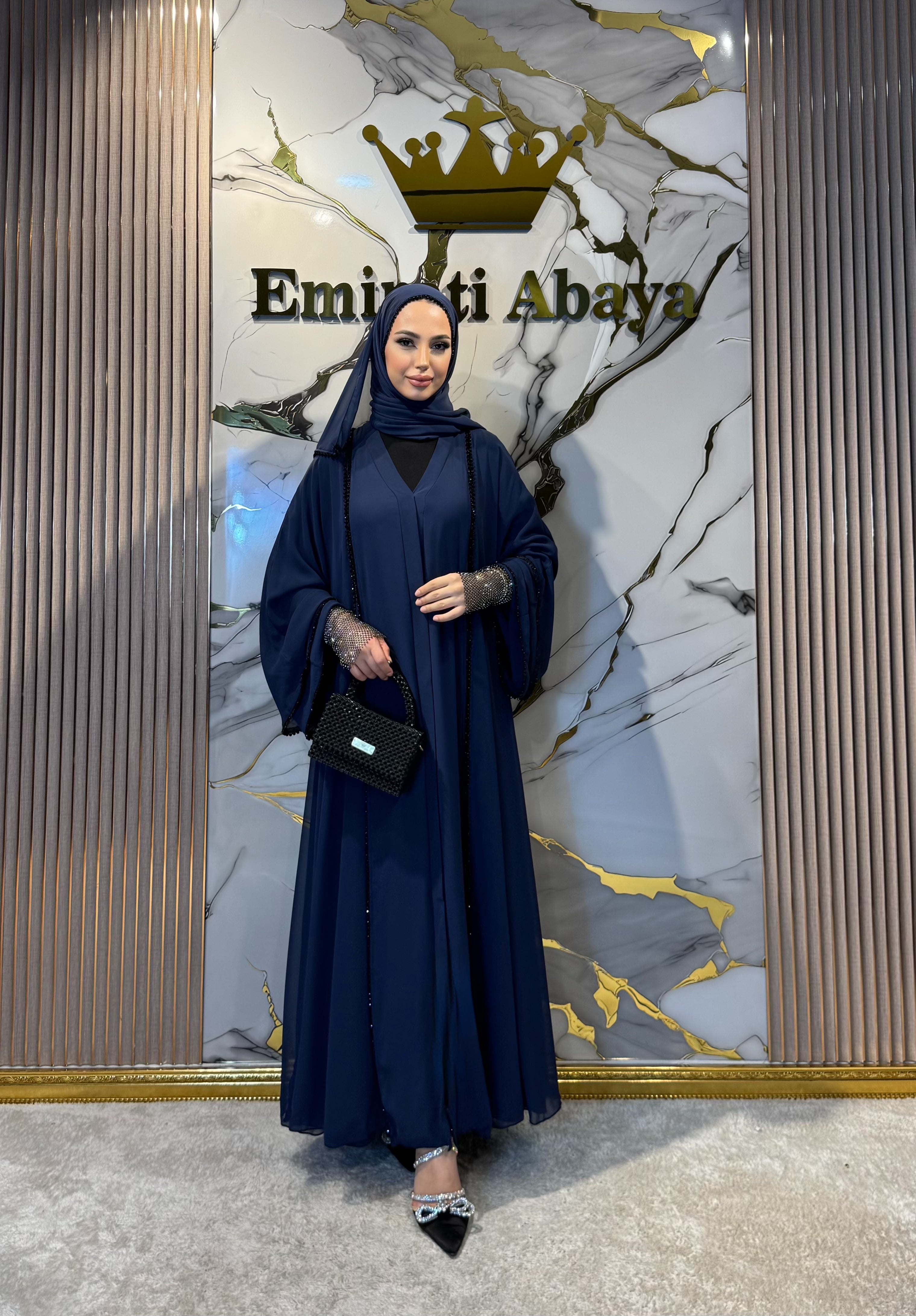 Önü Yırtmaçlı Siyah Boncuklu Larcivet Abaya