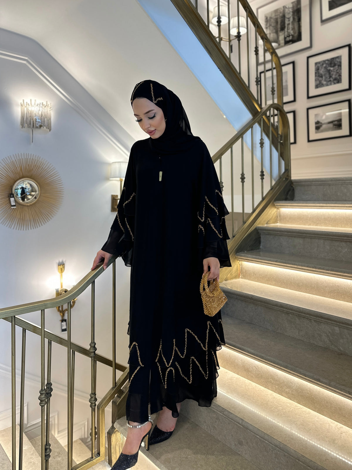 El İşlemesi Sarı Taşlı Siyah Şifon Abaya M1 DGSB - Zarif El İşçiliği Model