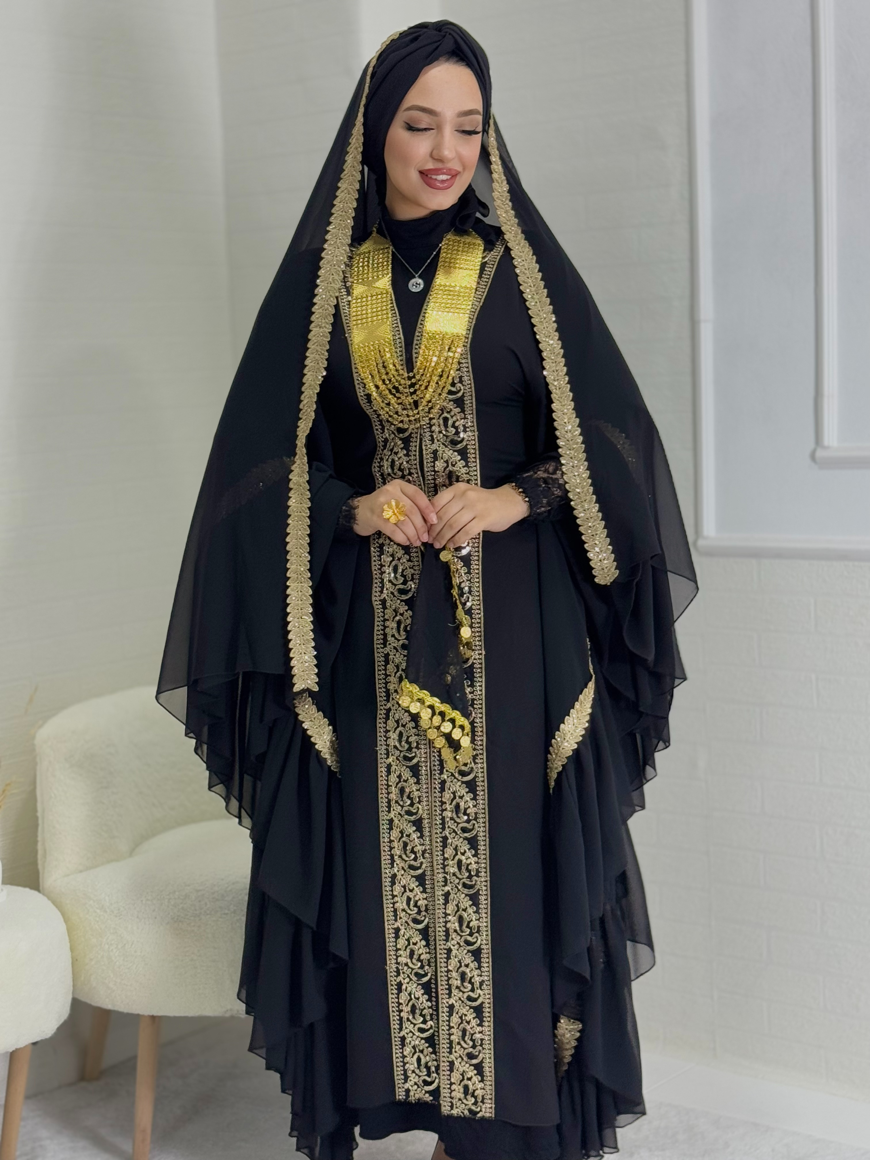 Önü Altın Taş İşlemeli Şifon Abaya