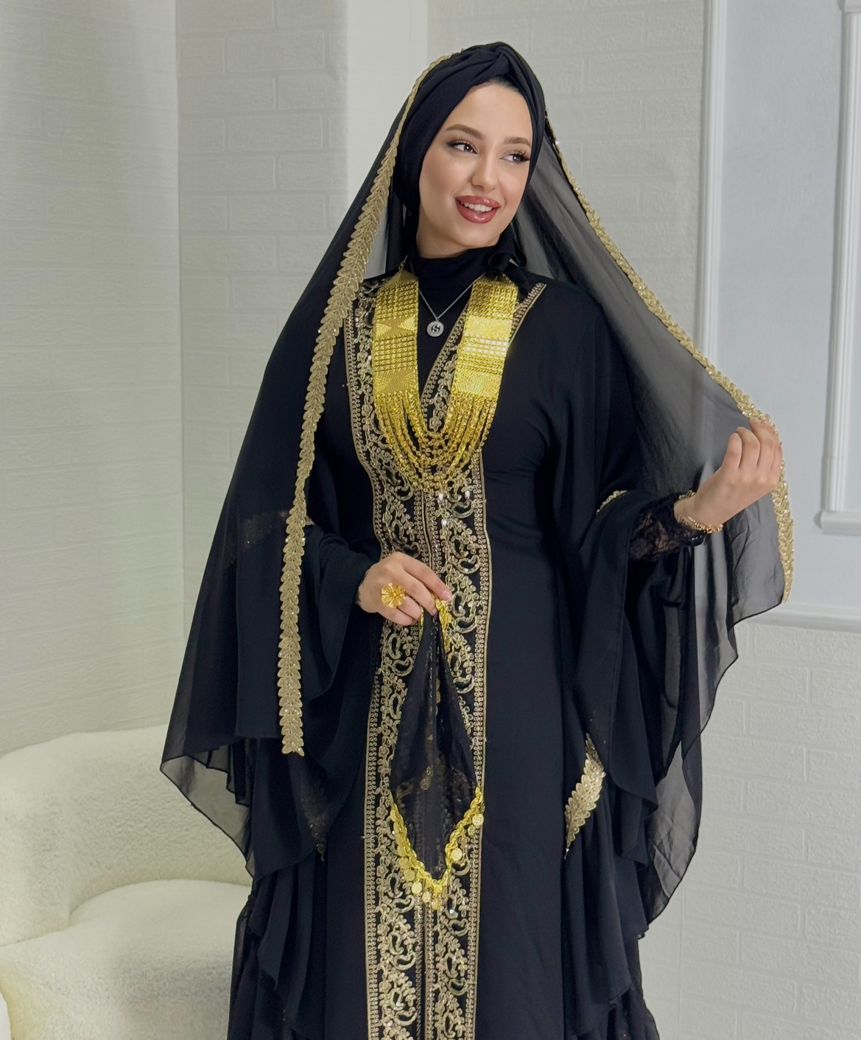 Önü Altın Taş İşlemeli Şifon Abaya