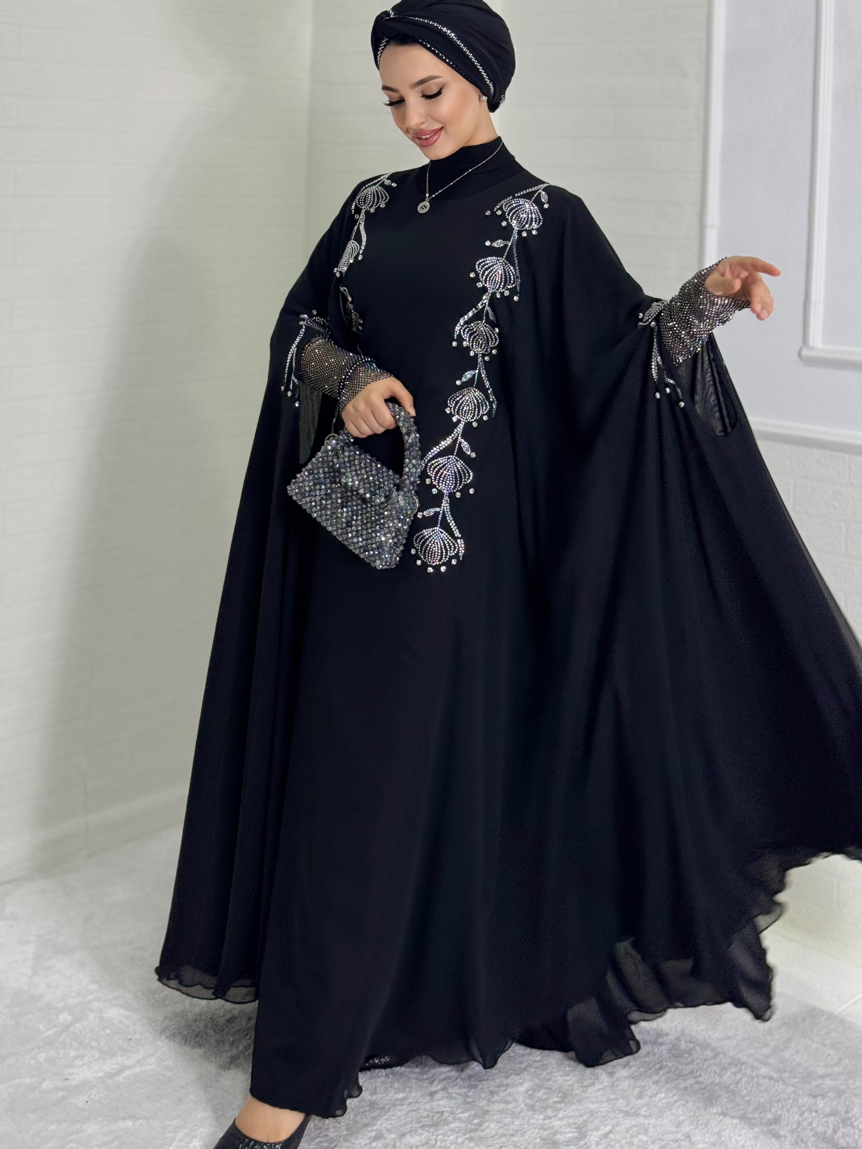 Gümüş Taş İşlemeli Dubai İpek Abaya