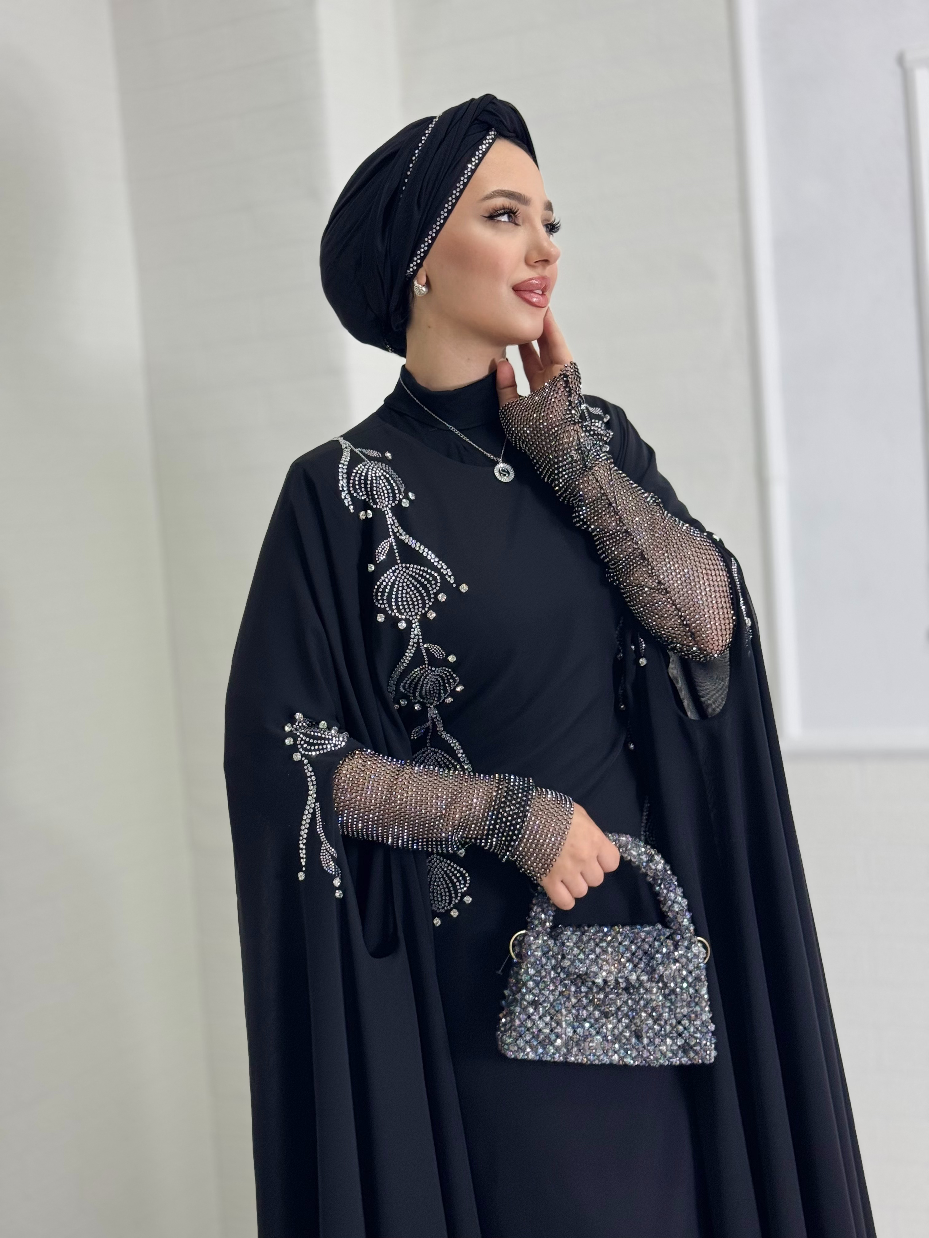 Gümüş Taş İşlemeli Dubai İpek Abaya