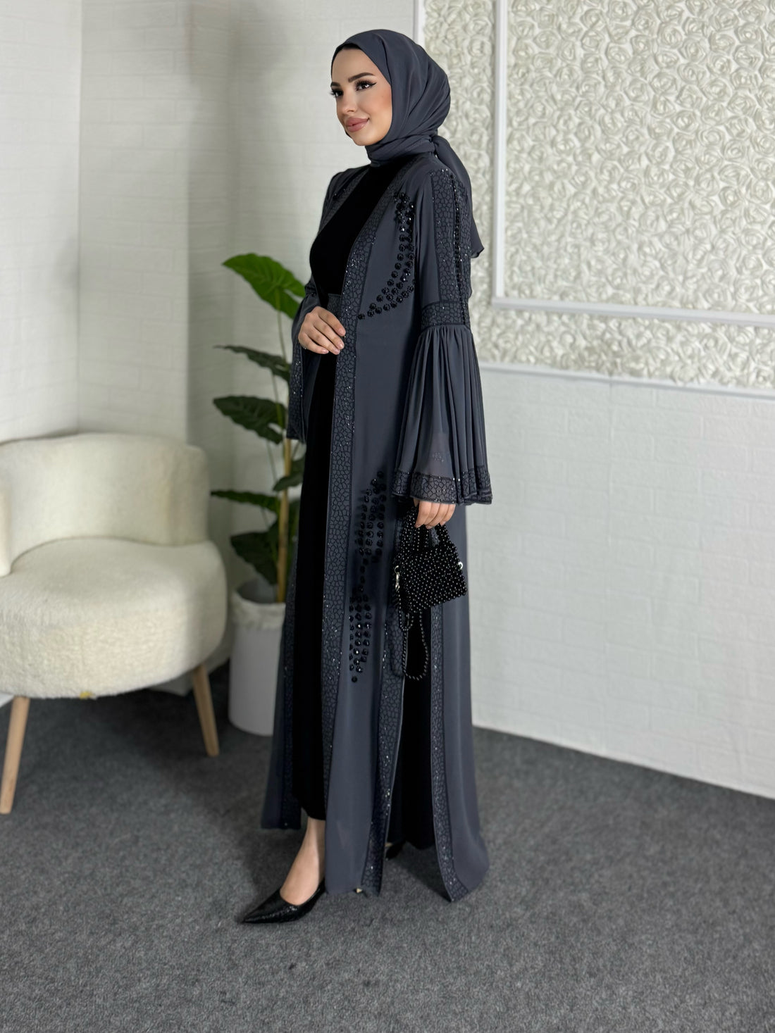 Önü Açık Siyah Taşlı Gri Yöresel Abaya