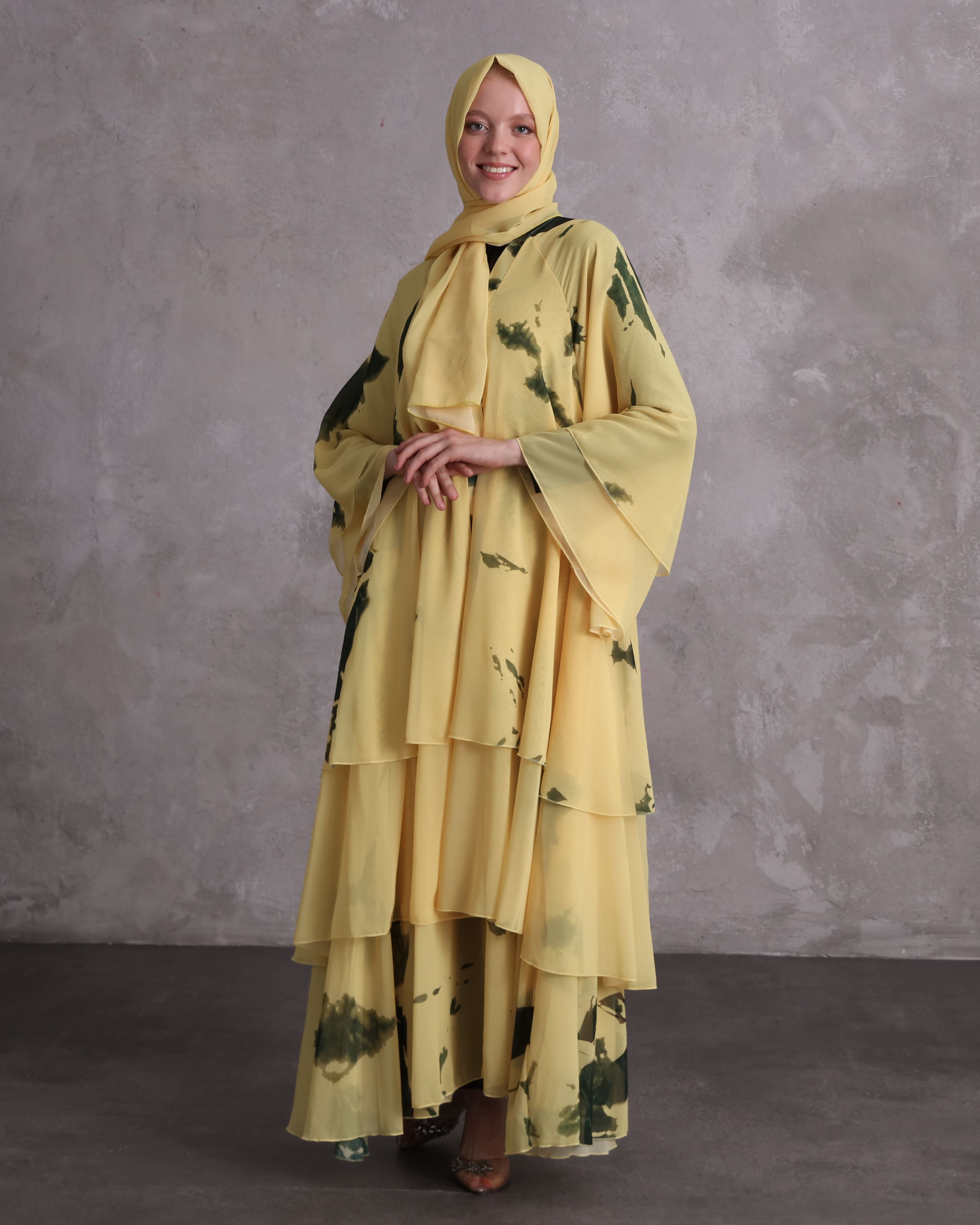 Stunning Classic 3 Layer Cream & Green Tiered Abaya