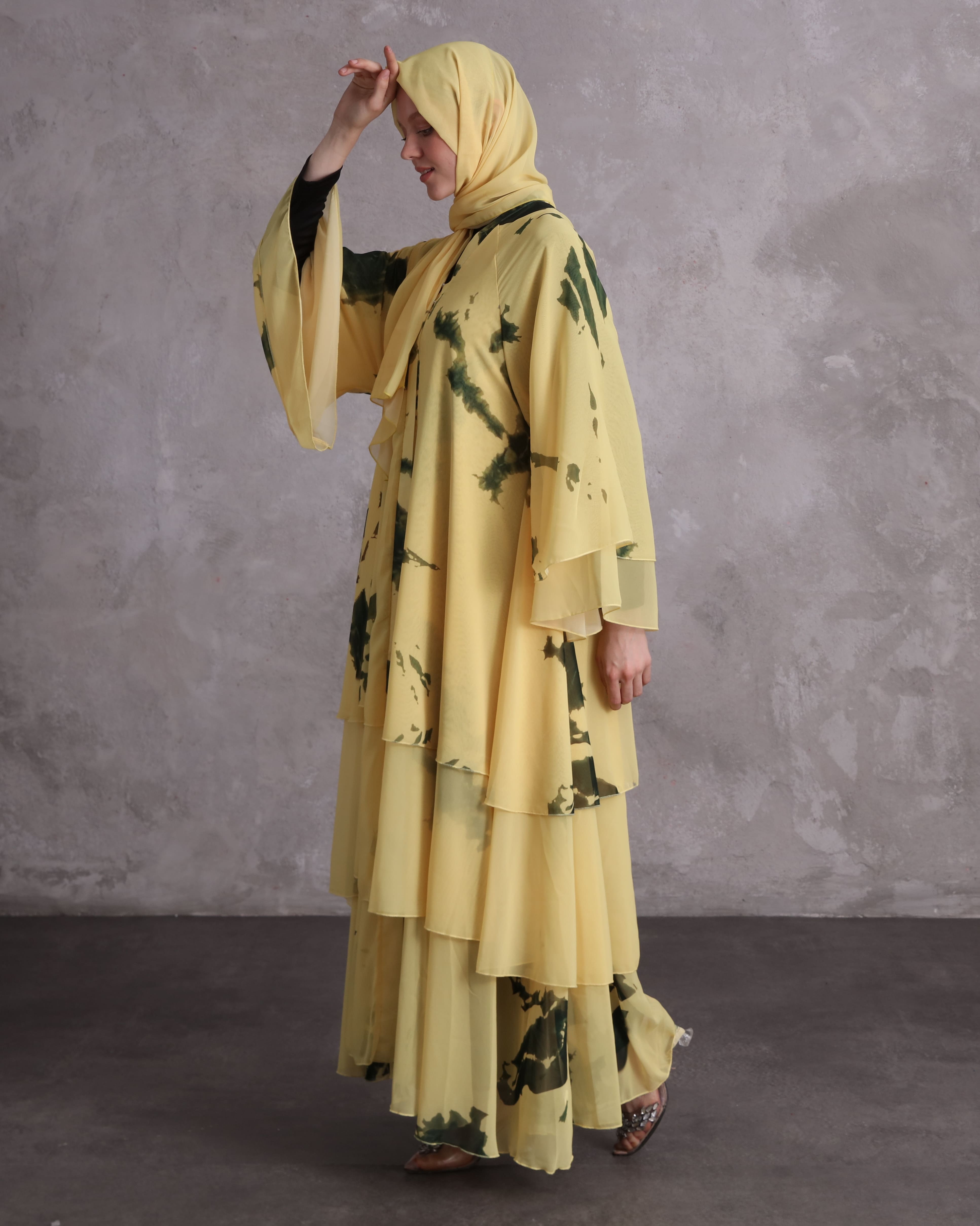 Stunning Classic 3 Layer Cream & Green Tiered Abaya