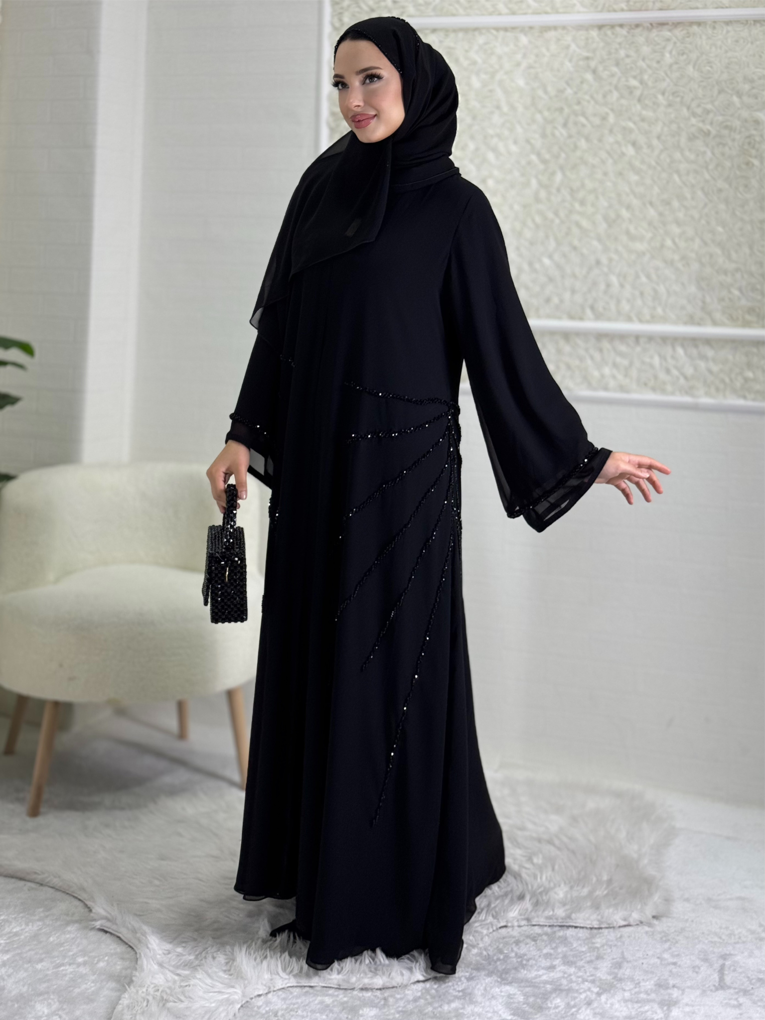 Yanları El İşlemeli Siyah Taşlı Abaya