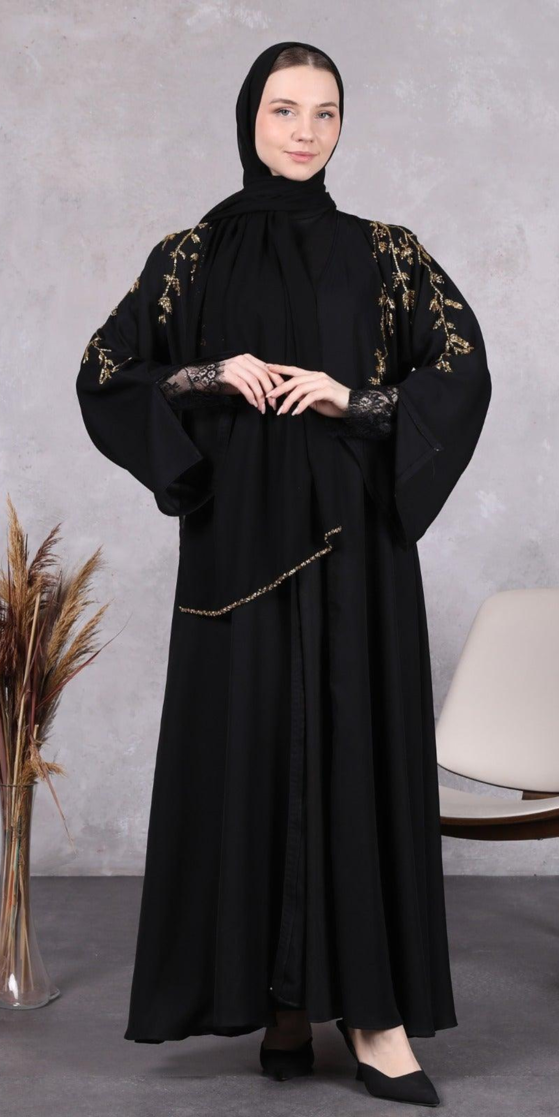 Omuzları El İşlemeli Gold Taşlı Siyah Abaya