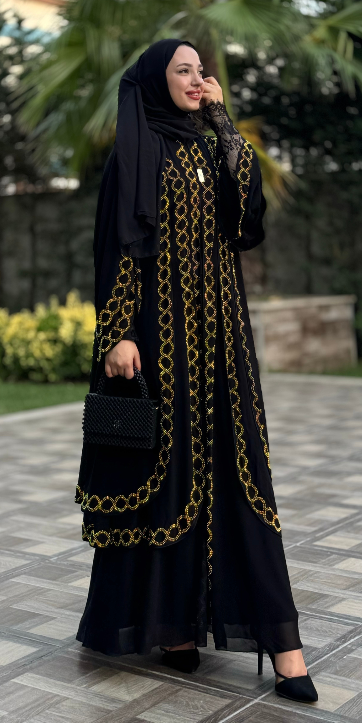 Önü Çift Katlı Gold Taşlı Siyah Abaya