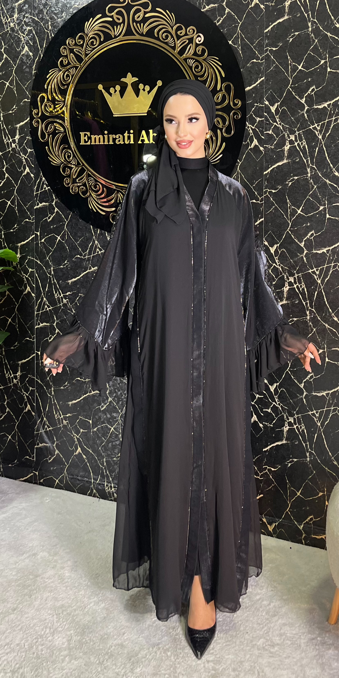 Kadife ve Şifon Kombinli Siyah Çiçek Detaylı Abaya