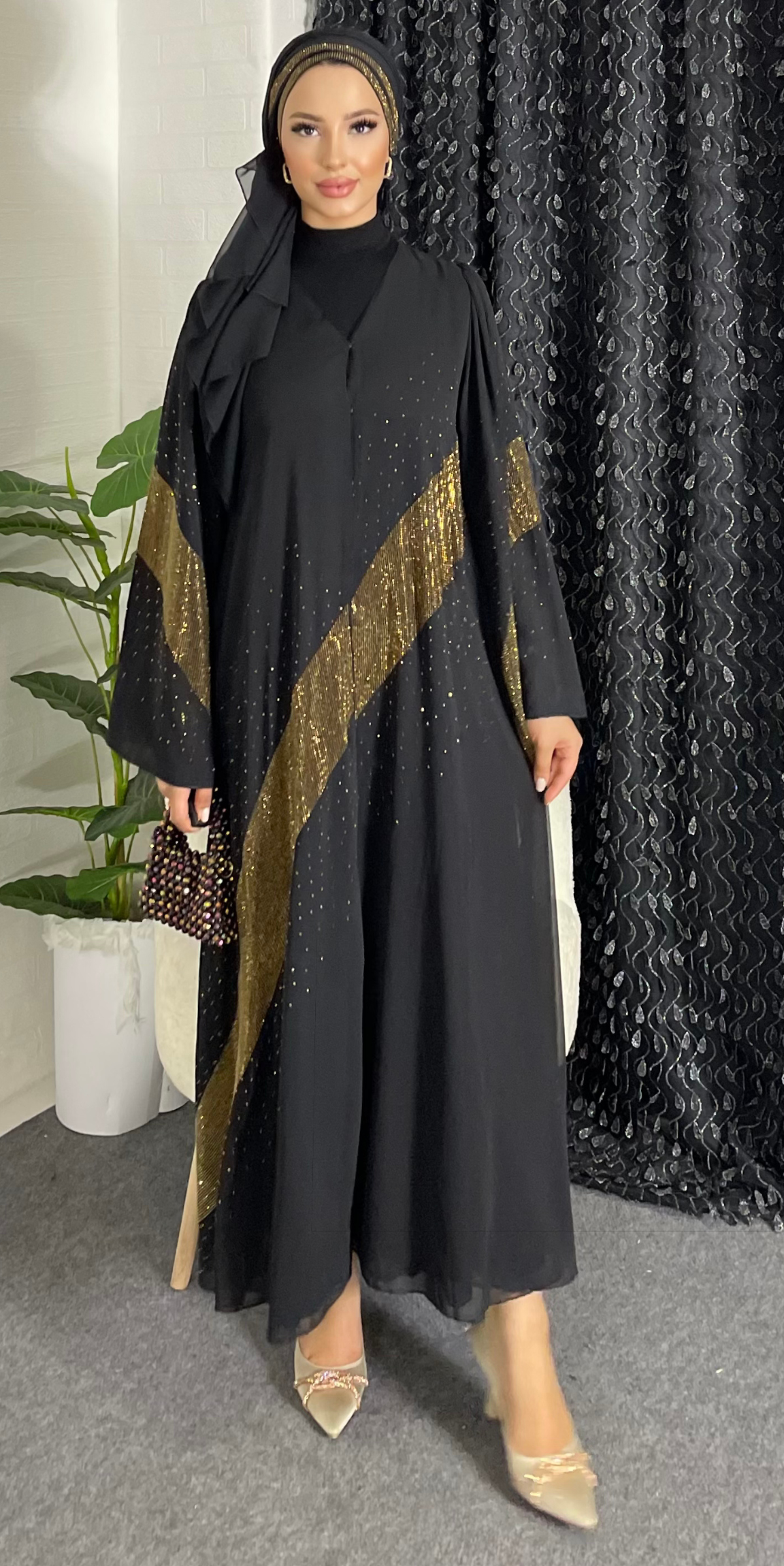 Çapraz Gold Taş Detaylı Siyah Abaya