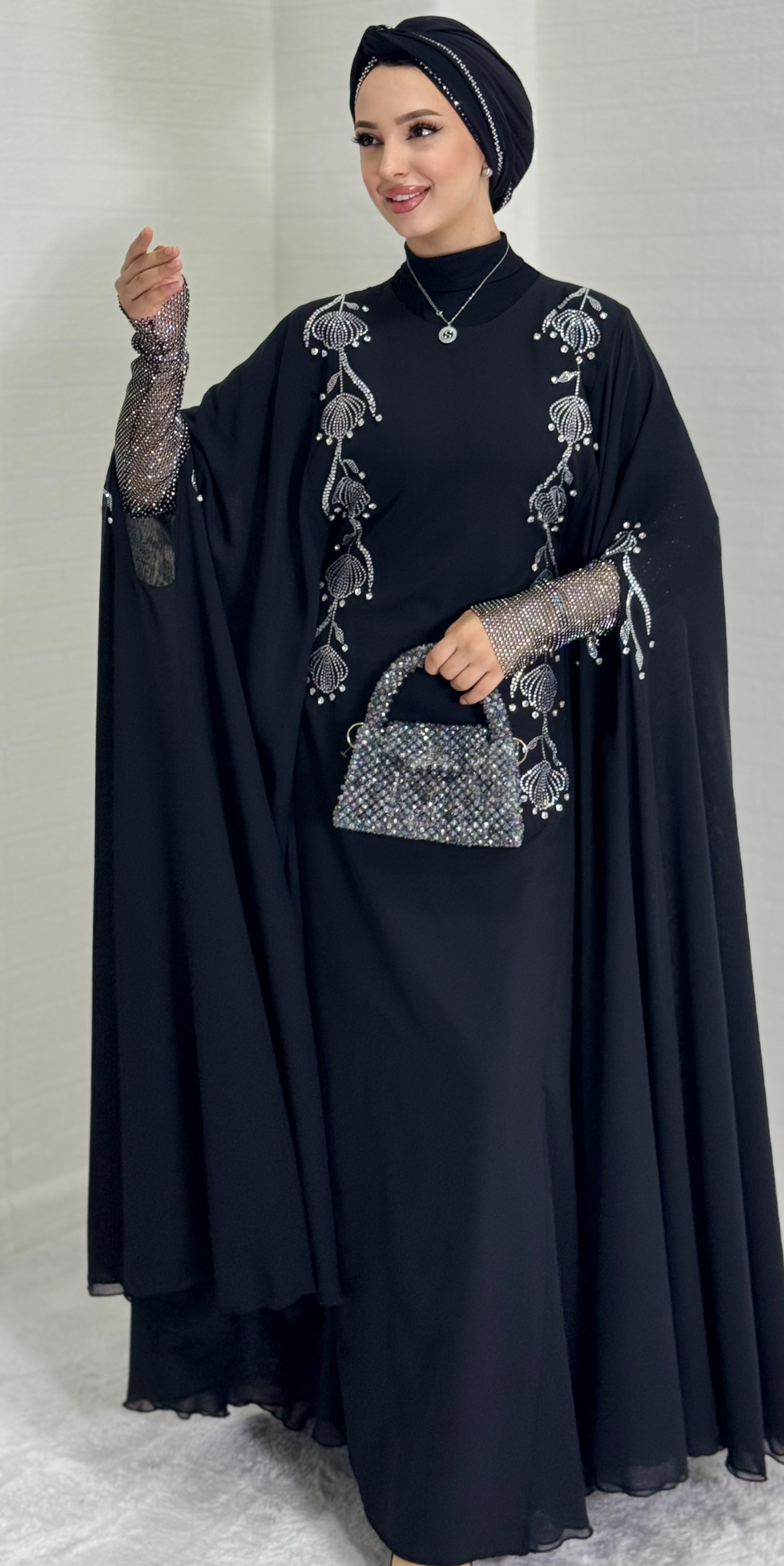 Gümüş Taş İşlemeli Dubai İpek Abaya