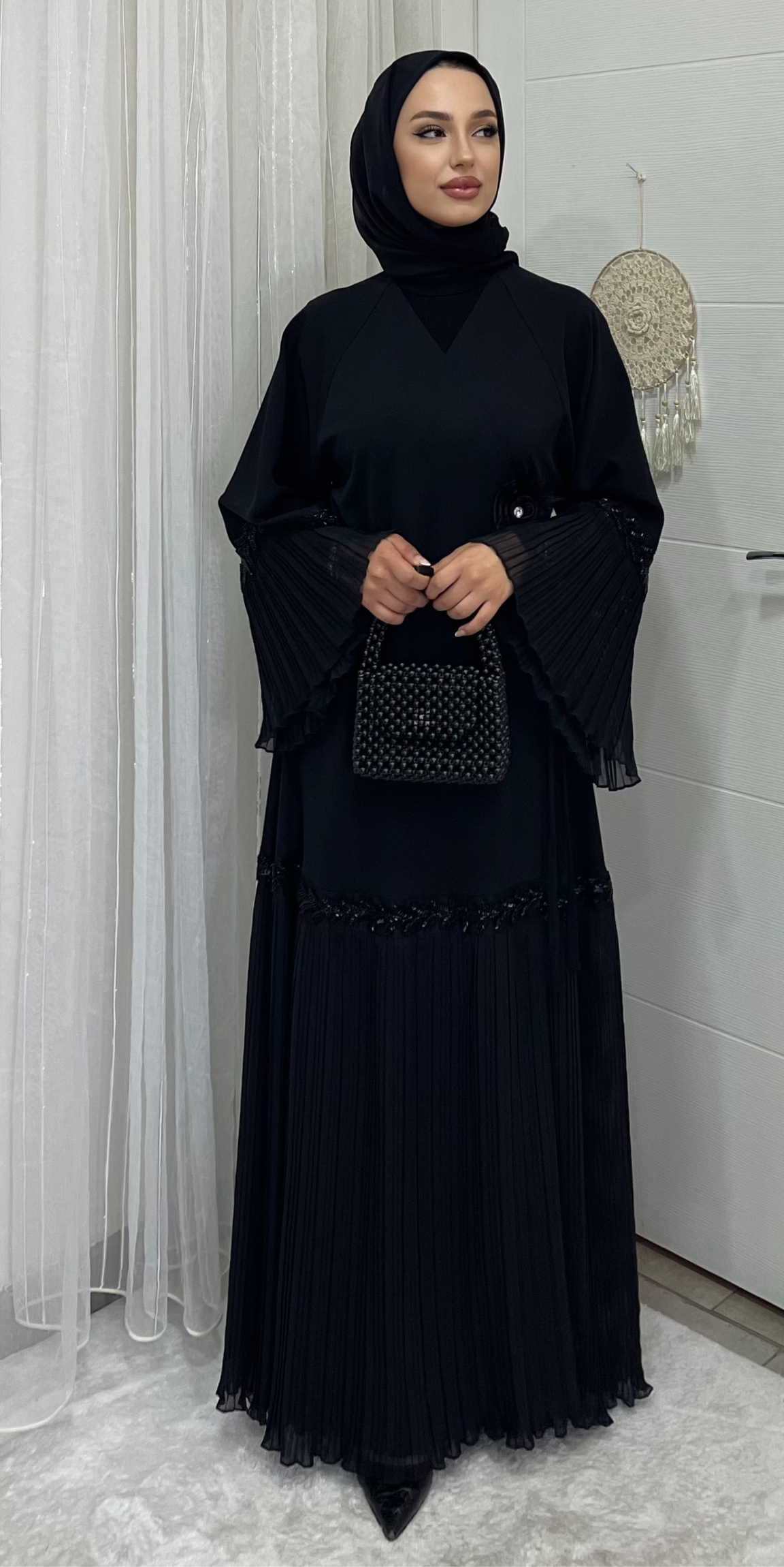 Zarif Siyah Piliseli Şifon Abaya El İşlemeli Boncuk Detaylı