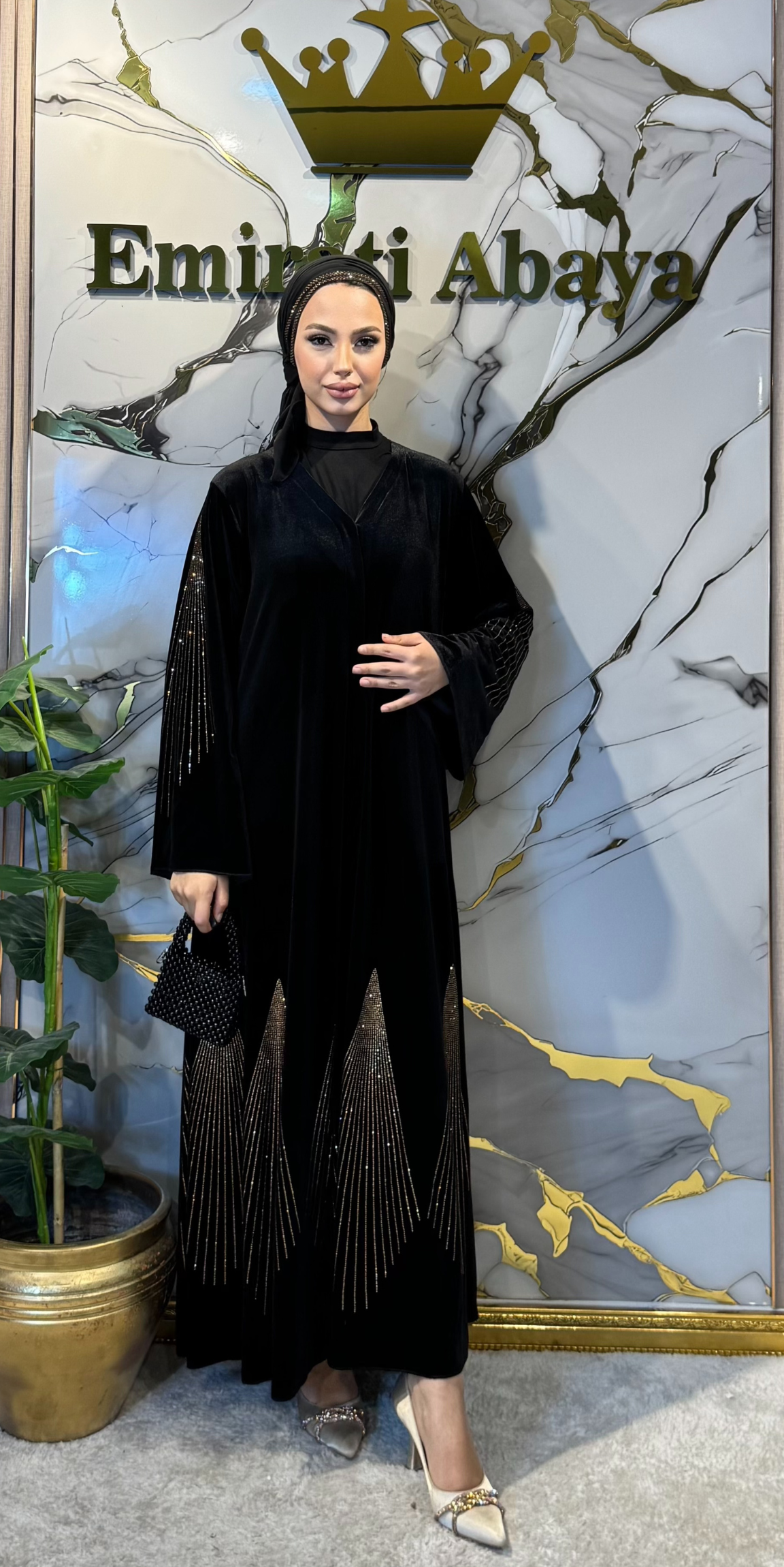 Gold Taş Desenli Siyah Kadife Abaya