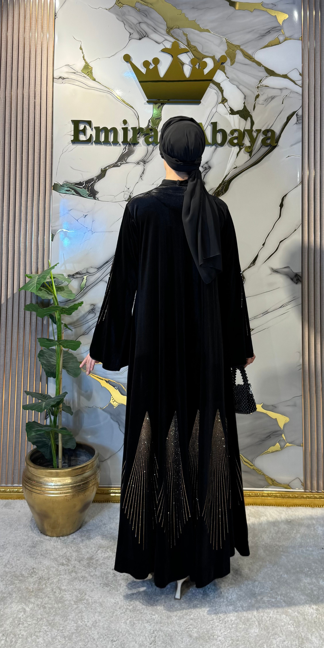 Gold Taş Desenli Siyah Kadife Abaya