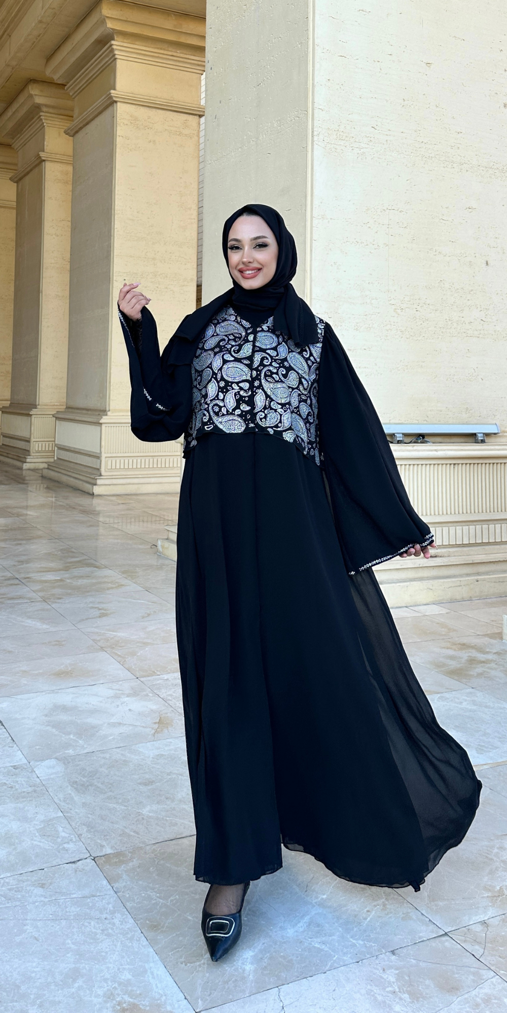 Üst Kısmı Taşlı ve İncili Siyah Abaya - Zarif Şık Model TM030 WS G B