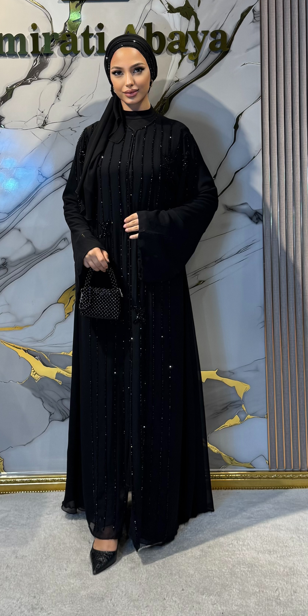 عباية شيفون سوداء فاخرة مطرزة يدويًا بحجر أسود ونمط خطي وزهور EF0010 BSB