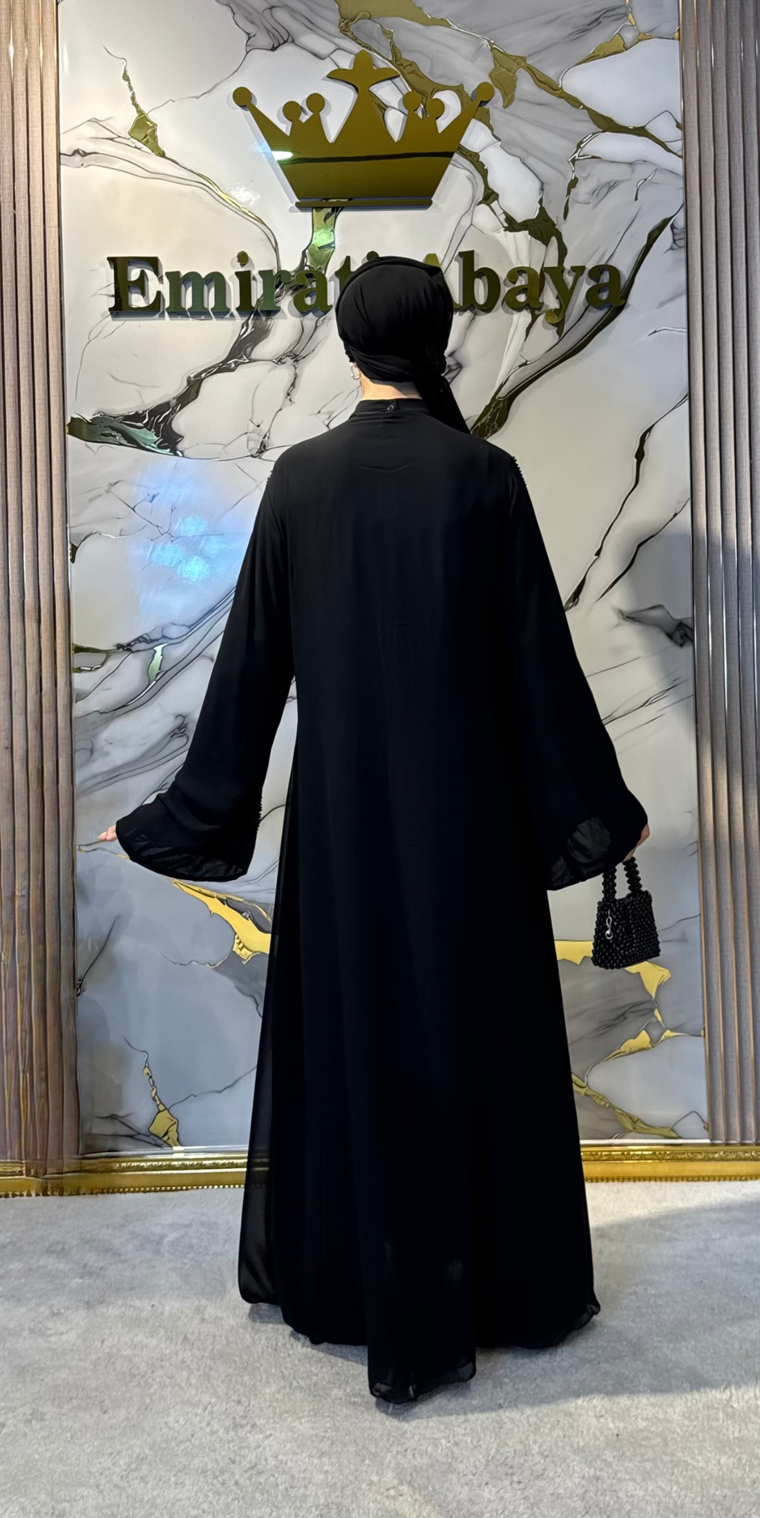 El İşlemeli Çizgi ve Çiçek Desenli Siyah Şifon Abaya