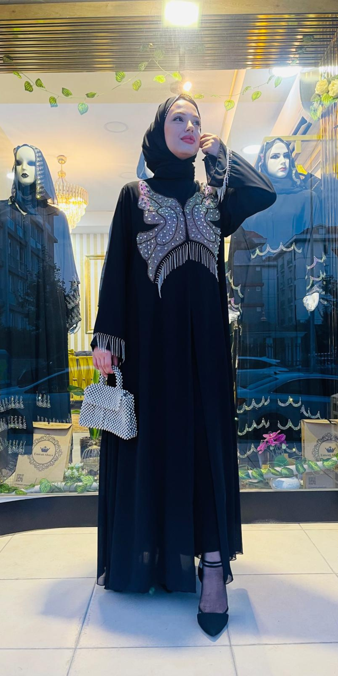 Önü Swarovski Kelebek Desenli Siyah Abaya