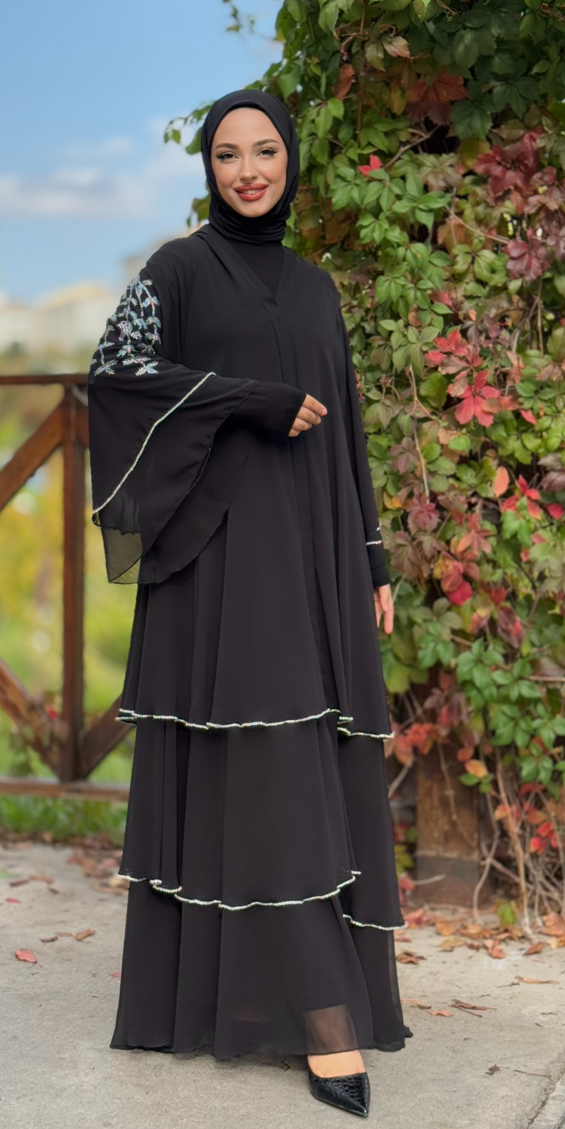 Omuzları Swarovski Desenli Siyah Abaya