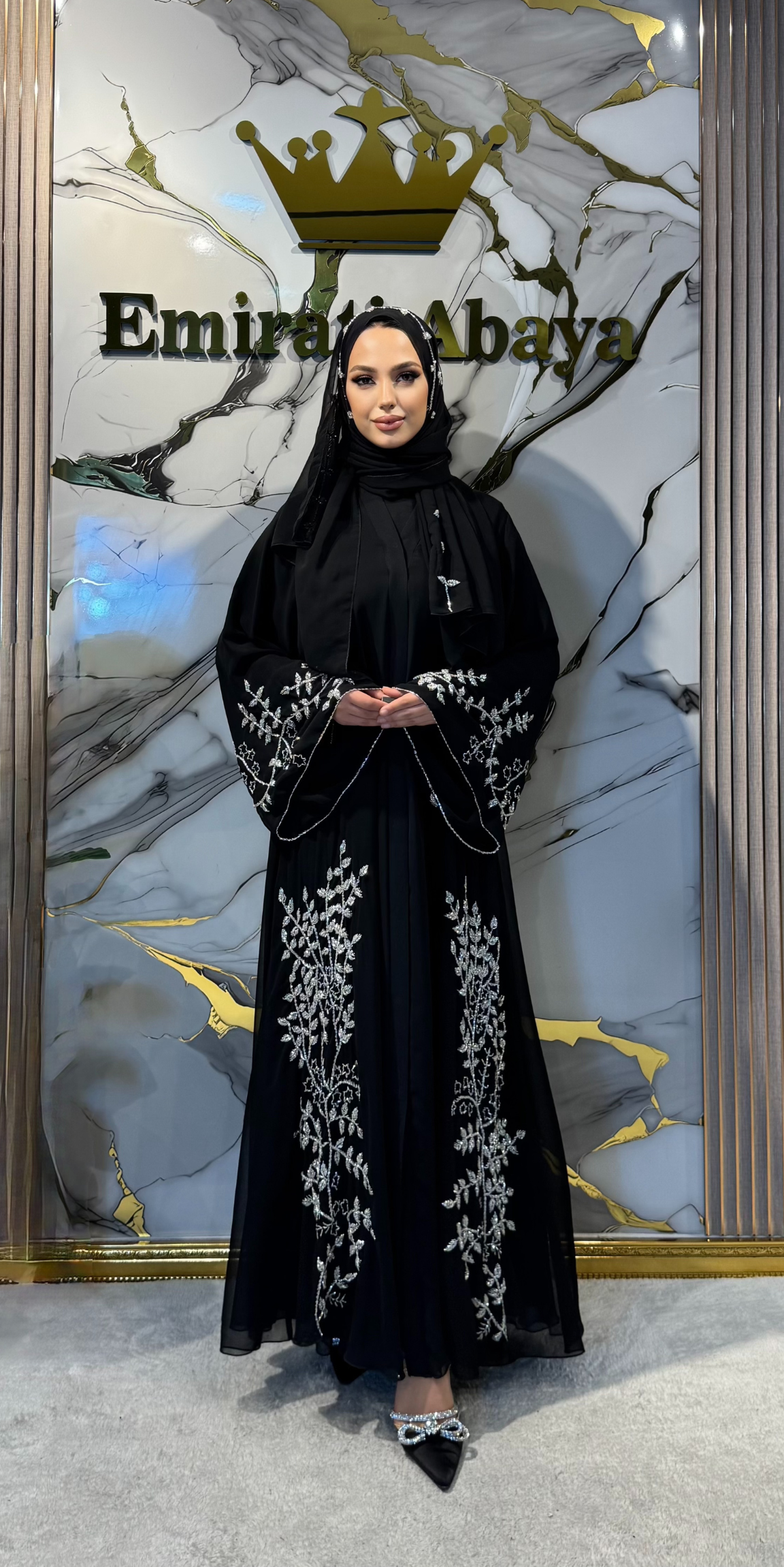 El İşlemli Şifon Kumaş Beyaz Taşlı Yaprak Desenli Abaya