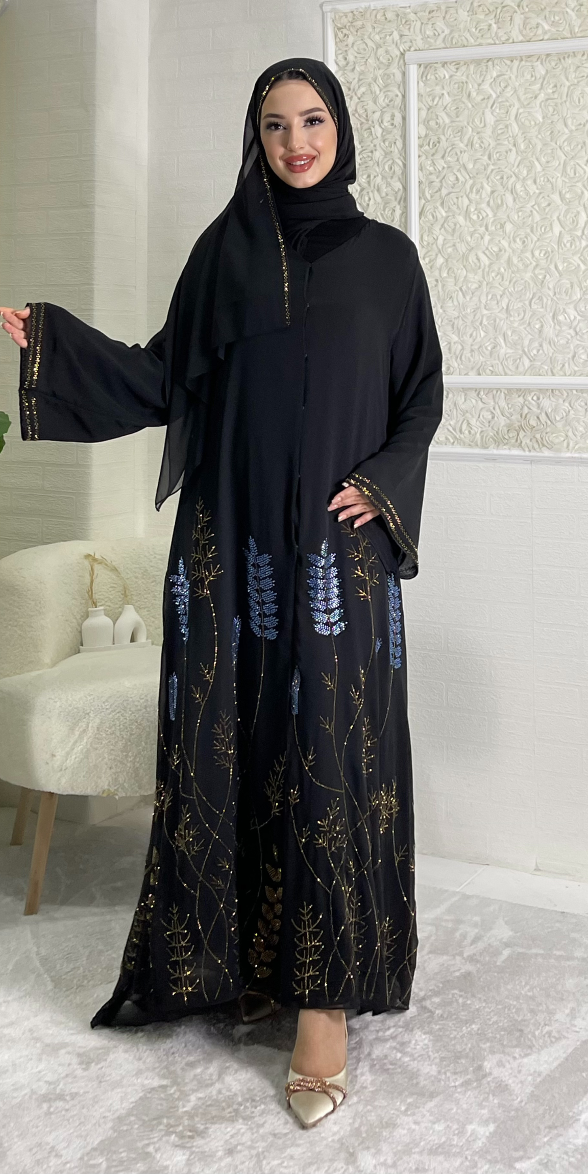 ETEKLERİ ÇİÇEKLİ TAŞLI ŞİFON ABAYA