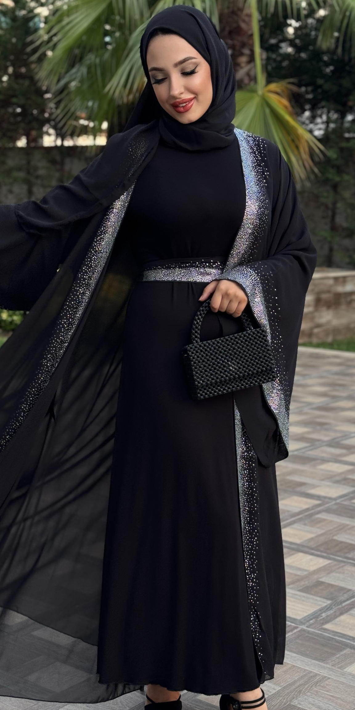 Önü Taşlı Işıltılı Şık Abaya