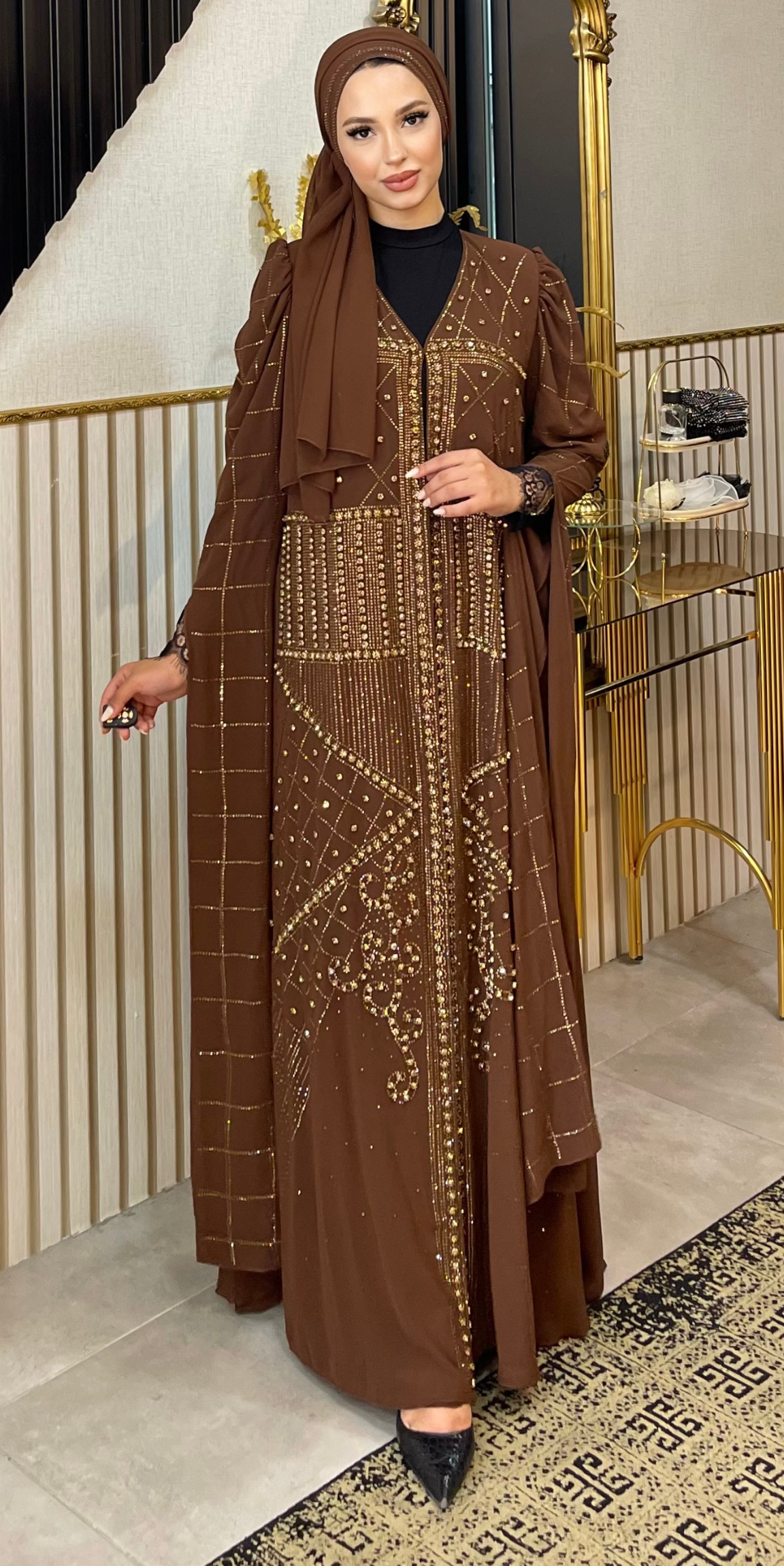 Altın Taş İşlemeli Kahverengi Şifon Abaya