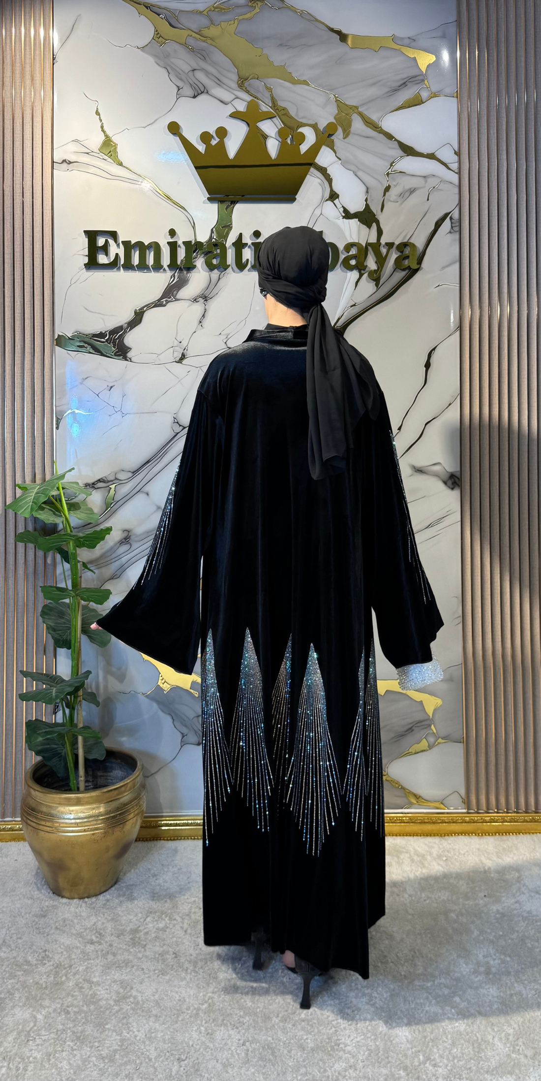 Etekleri Jan Jan Taşlı Kadife Siyah Abaya