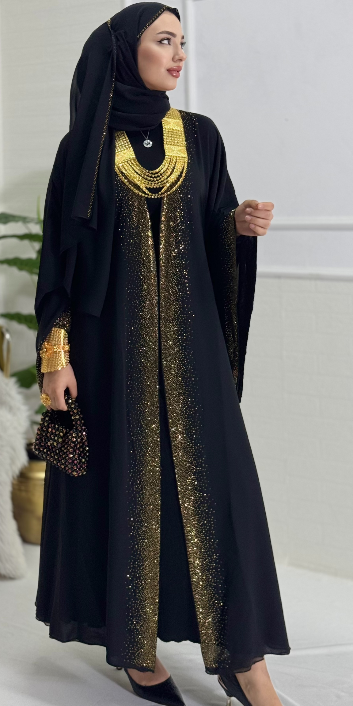 Önü Gold Taşlı Işıltılı Şık Siyah  Abaya