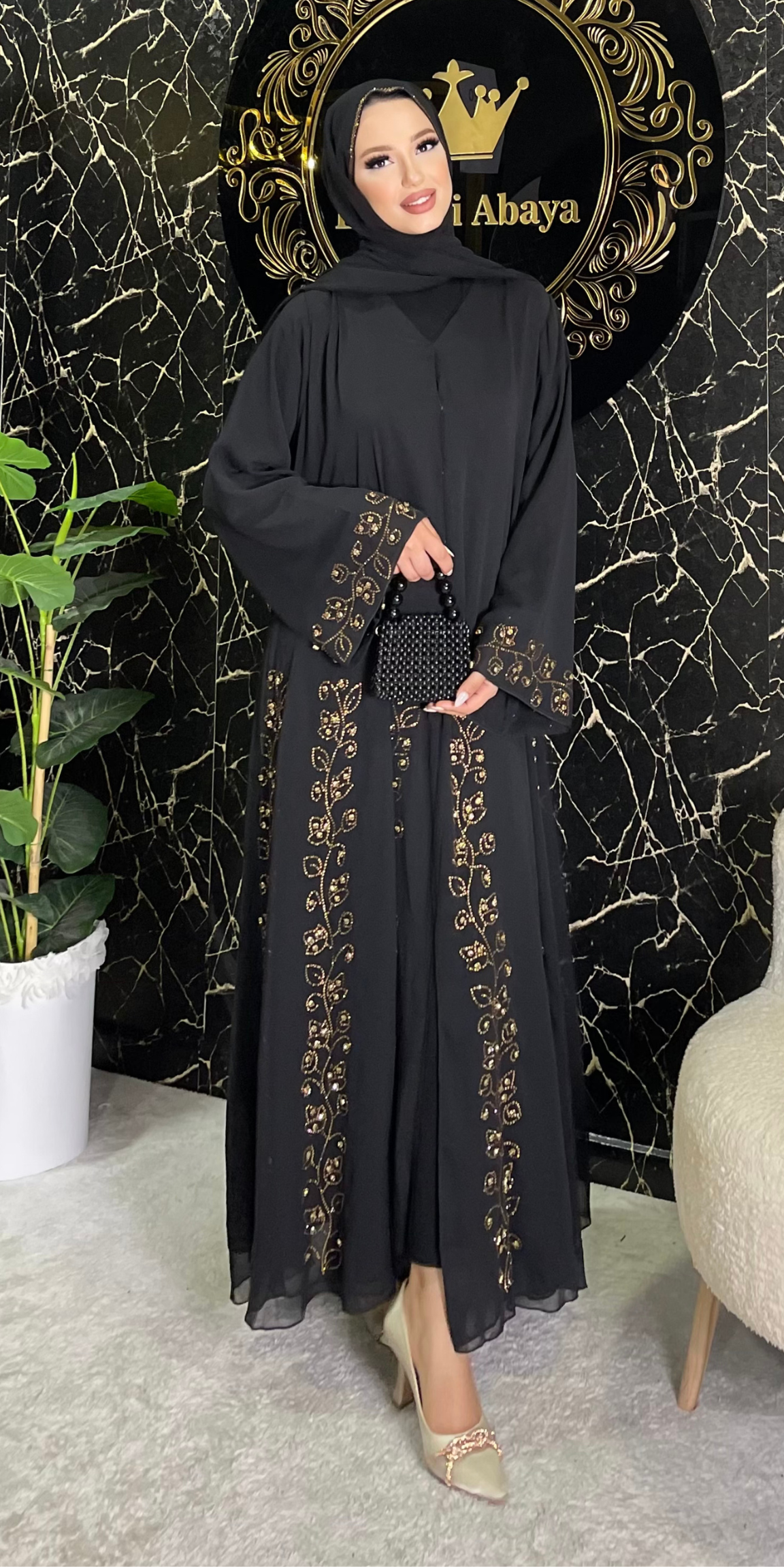 Gold Taşlı Çiçek Dalı Desenli Siyah Şifon Abaya