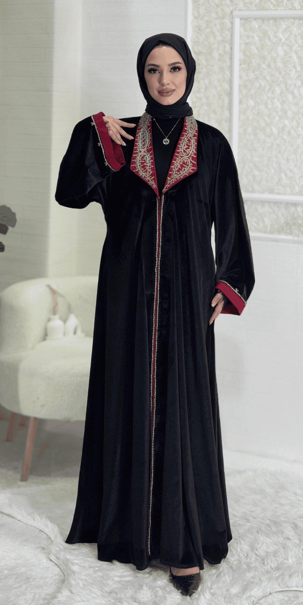 عباية مخملية بياقة مع تطريز أحجار سواروفسكي M83 B Velvet