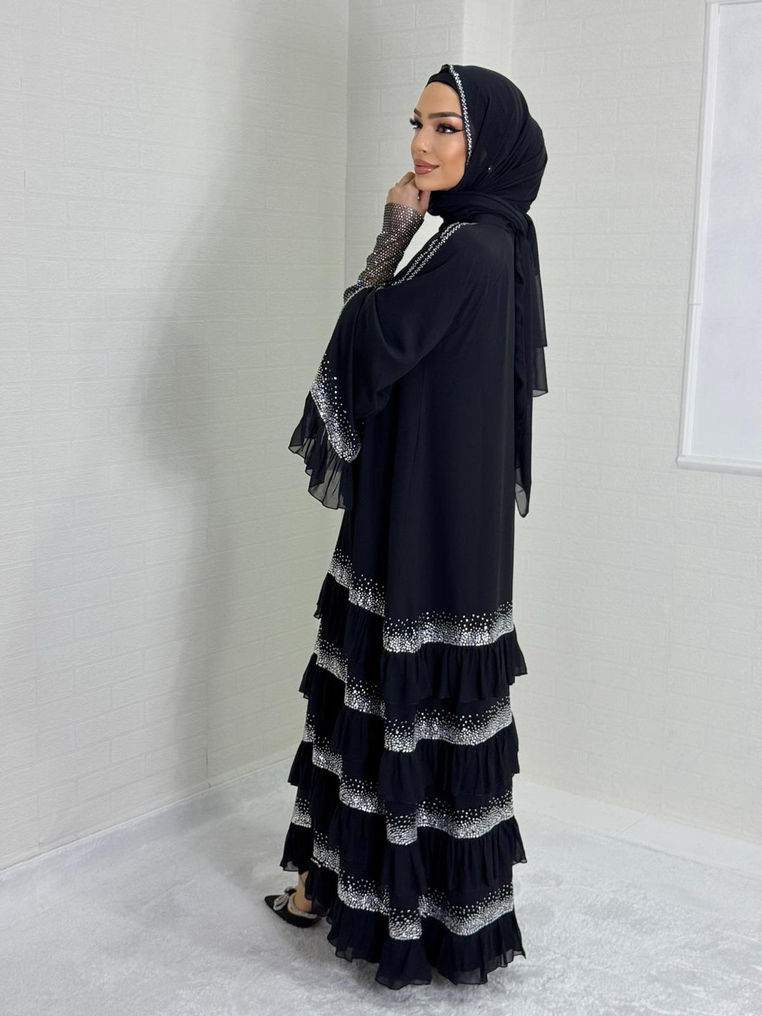 Beyaz Taşlı Kat Kat Şifon Abaya