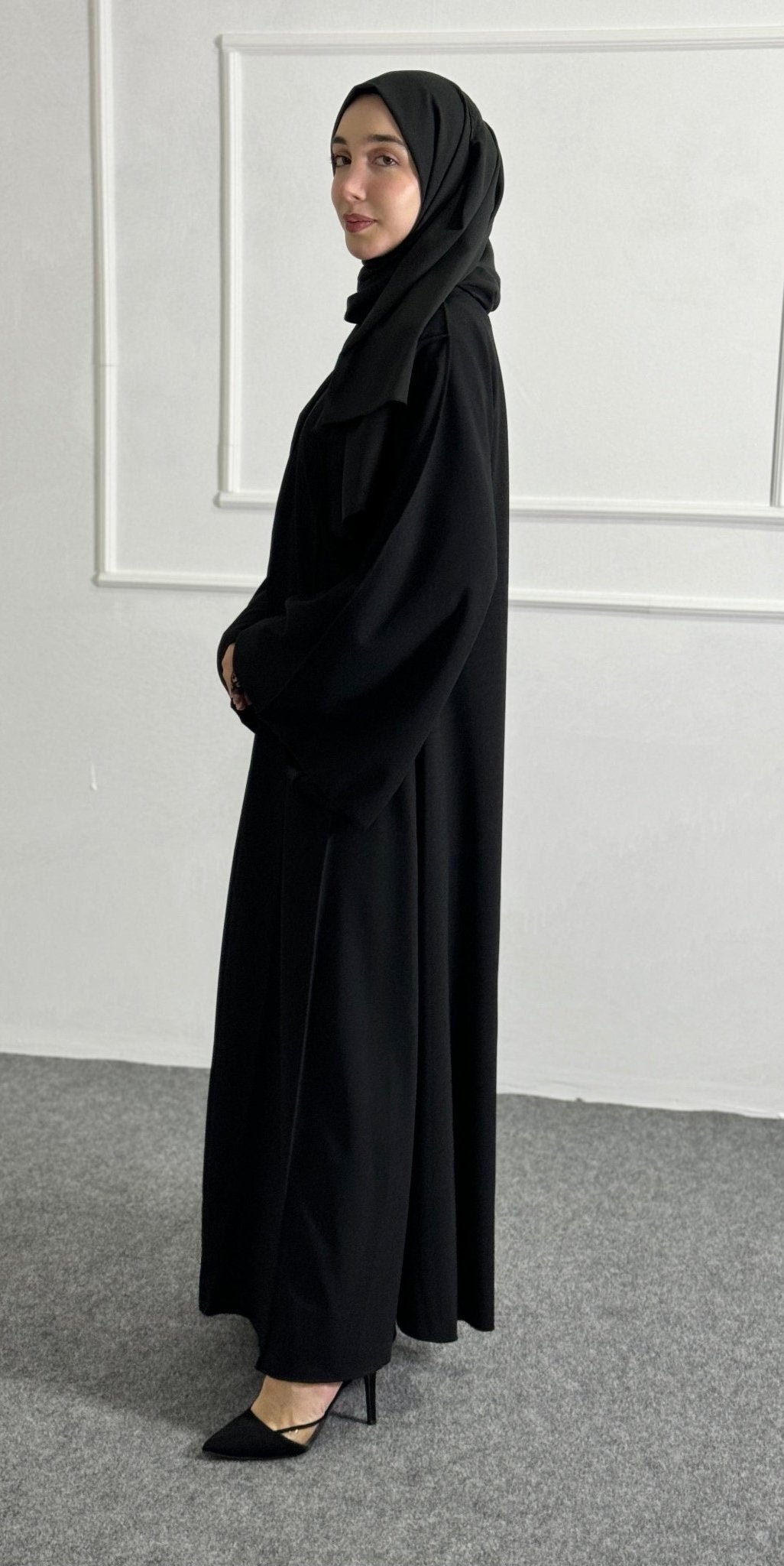 Black Scuba Crepe Wide Skirt Abaya - Emirati Abaya TRBlack Scuba Crepe Wide Skirt Abaya
