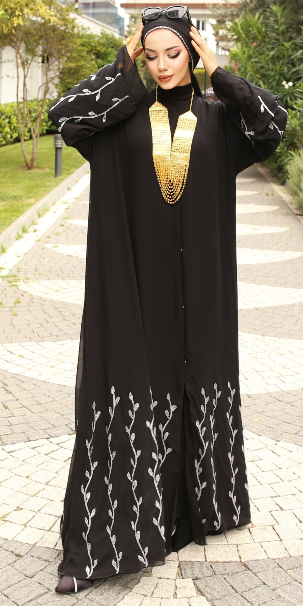 Crystal Tail Elegance Abaya - Emirati Abaya TRCrystal Tail Elegance Abaya