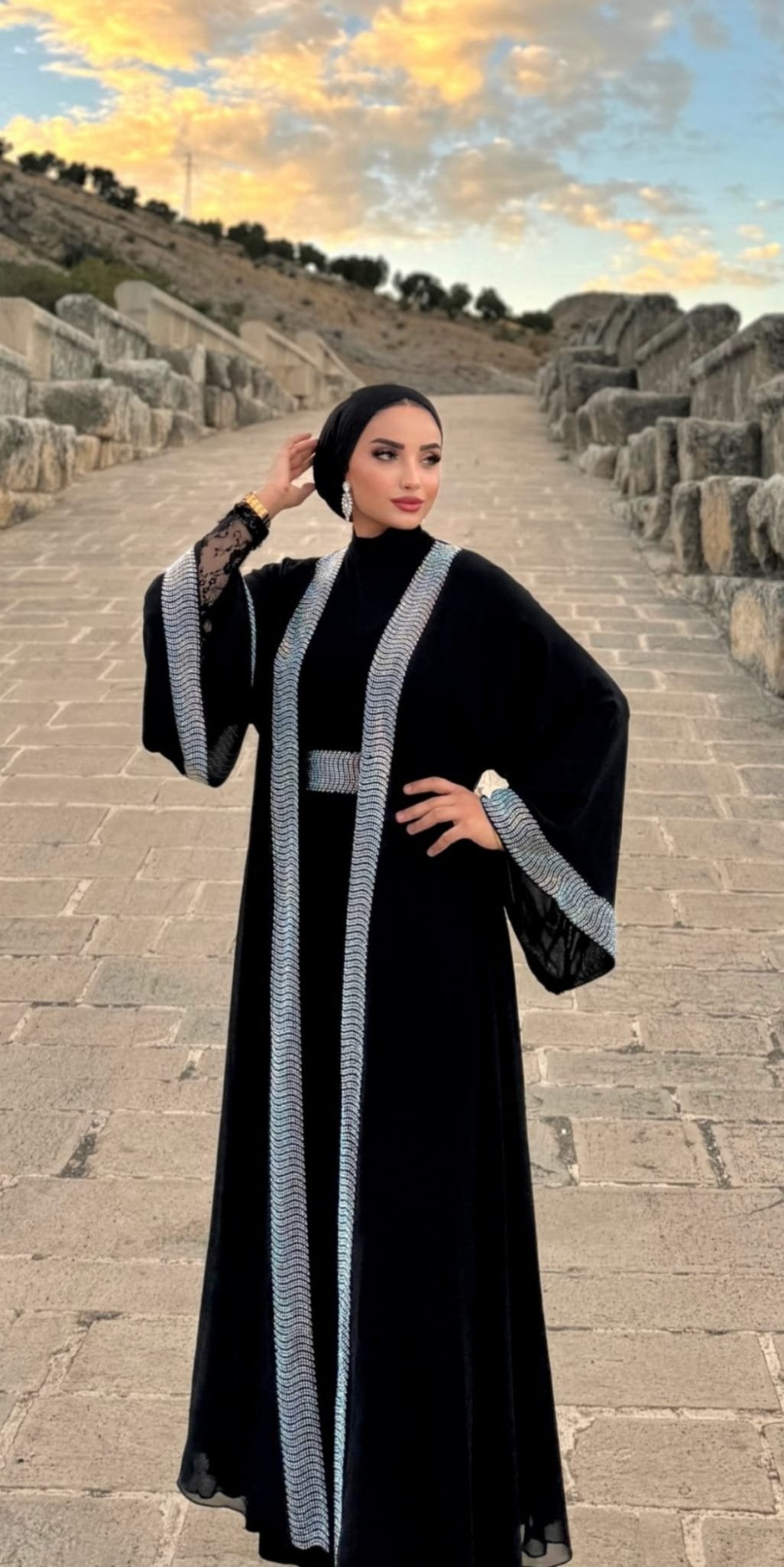 Elegant Chiffon Open Abaya with Sworski Stones - Emirati Abaya TRElegant Chiffon Open Abaya with Sworski Stones